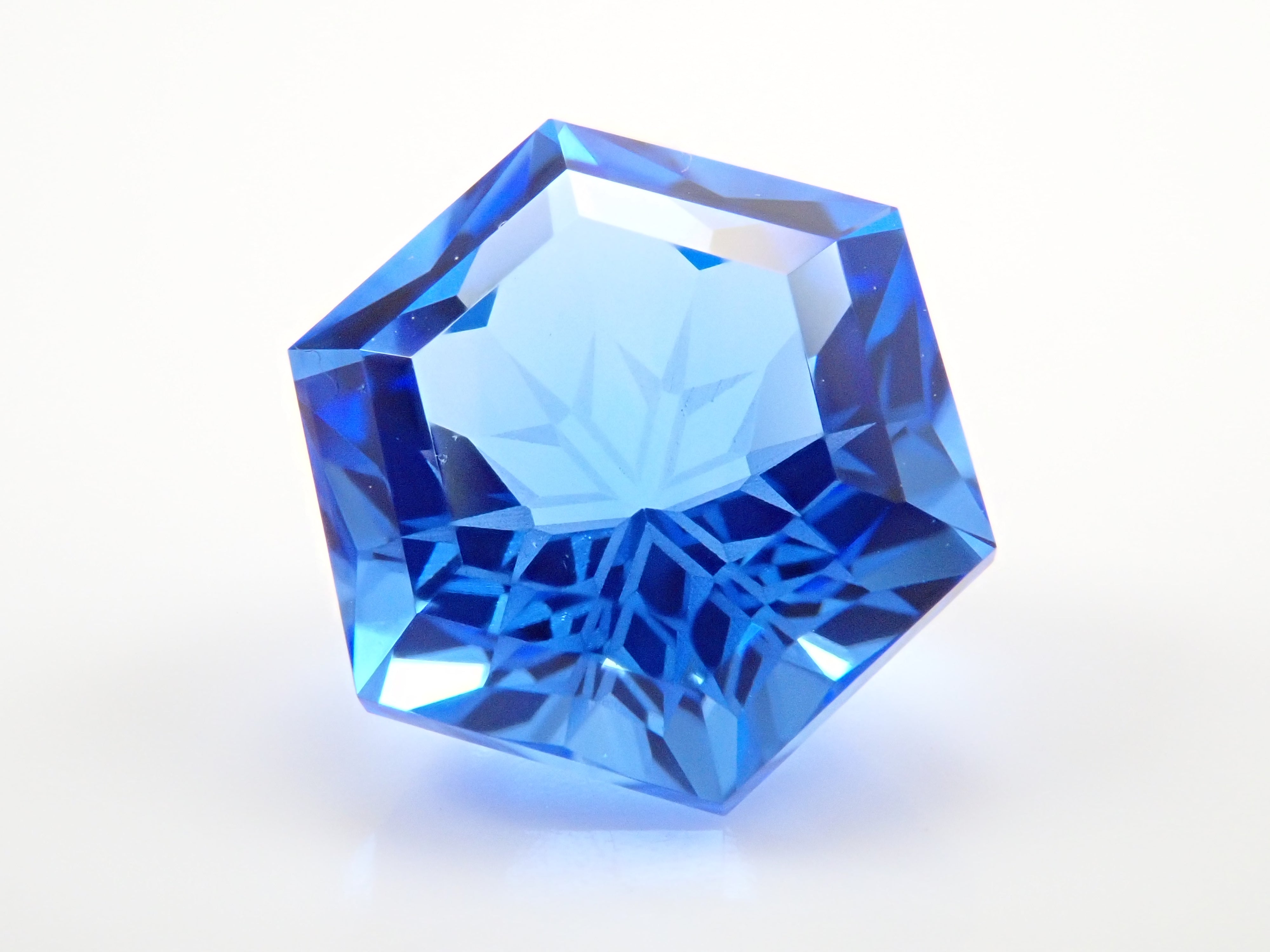 【抽選販売_20260301_03】【ゆきんこカット】シベリアンブルークォーツ（合成クォーツ） 2.503ctルース