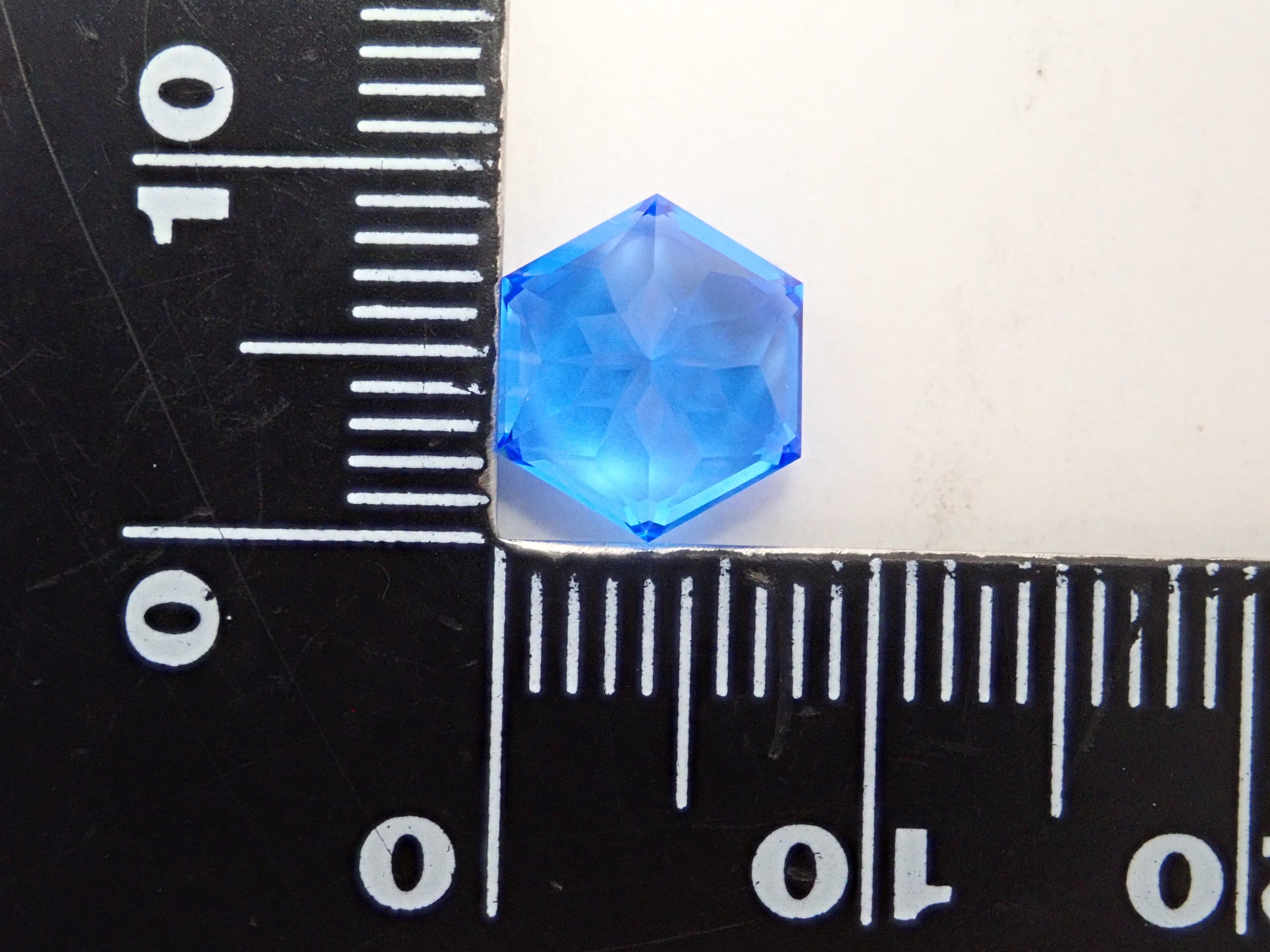 【抽選販売_20260301_03】【ゆきんこカット】シベリアンブルークォーツ（合成クォーツ） 2.503ctルース