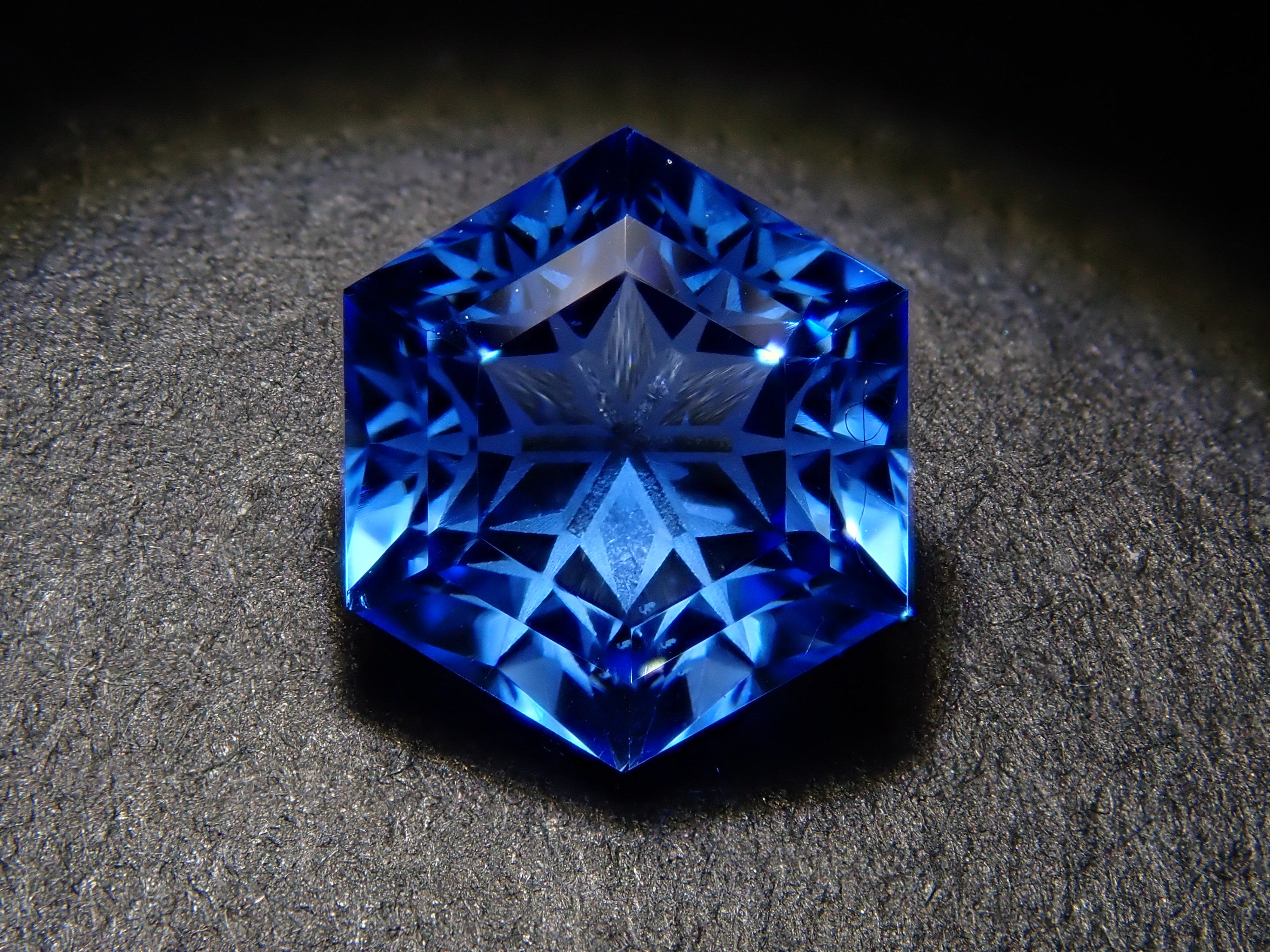 [雪光切割] 西伯利亞藍石英（合成石英）0.999克拉裸石