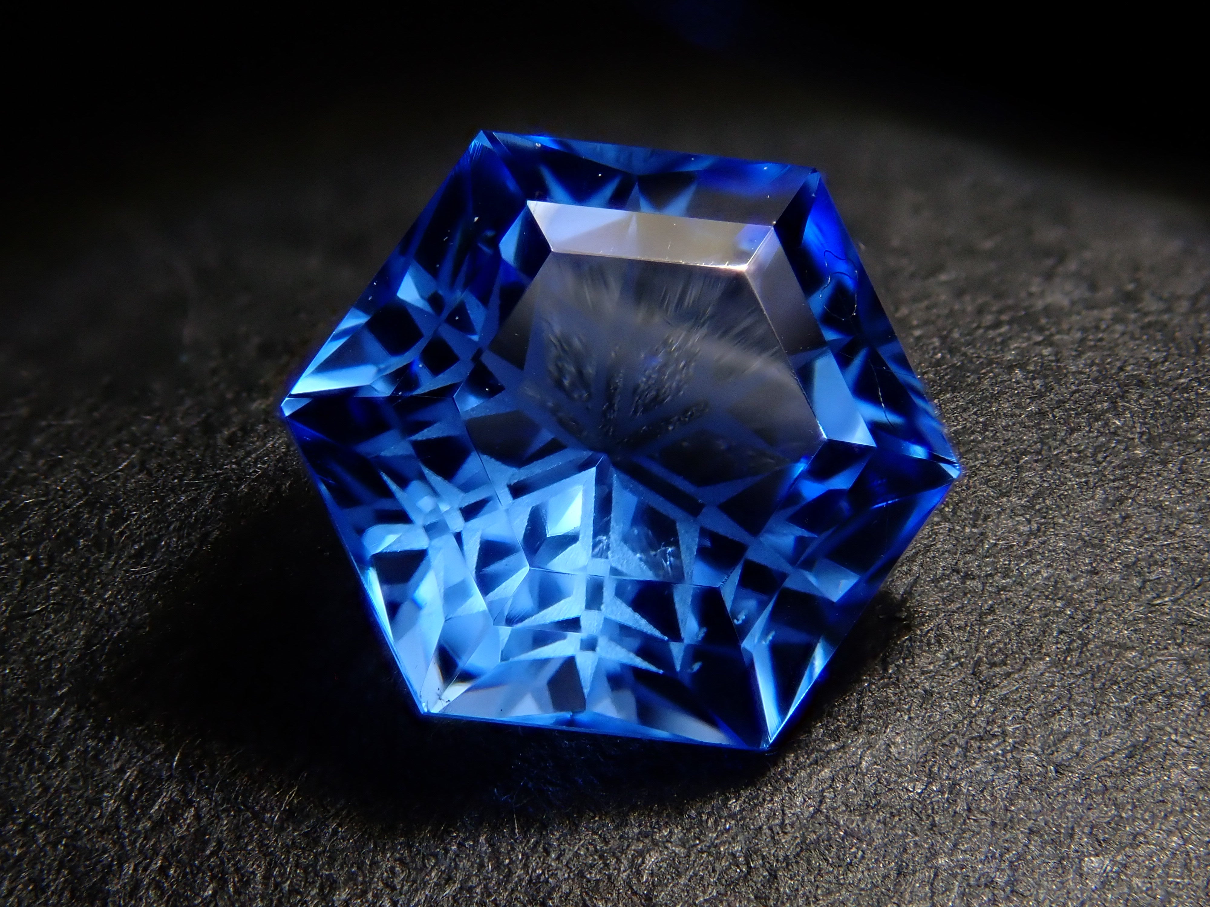 [雪光切割] 西伯利亞藍石英（合成石英）0.999克拉裸石