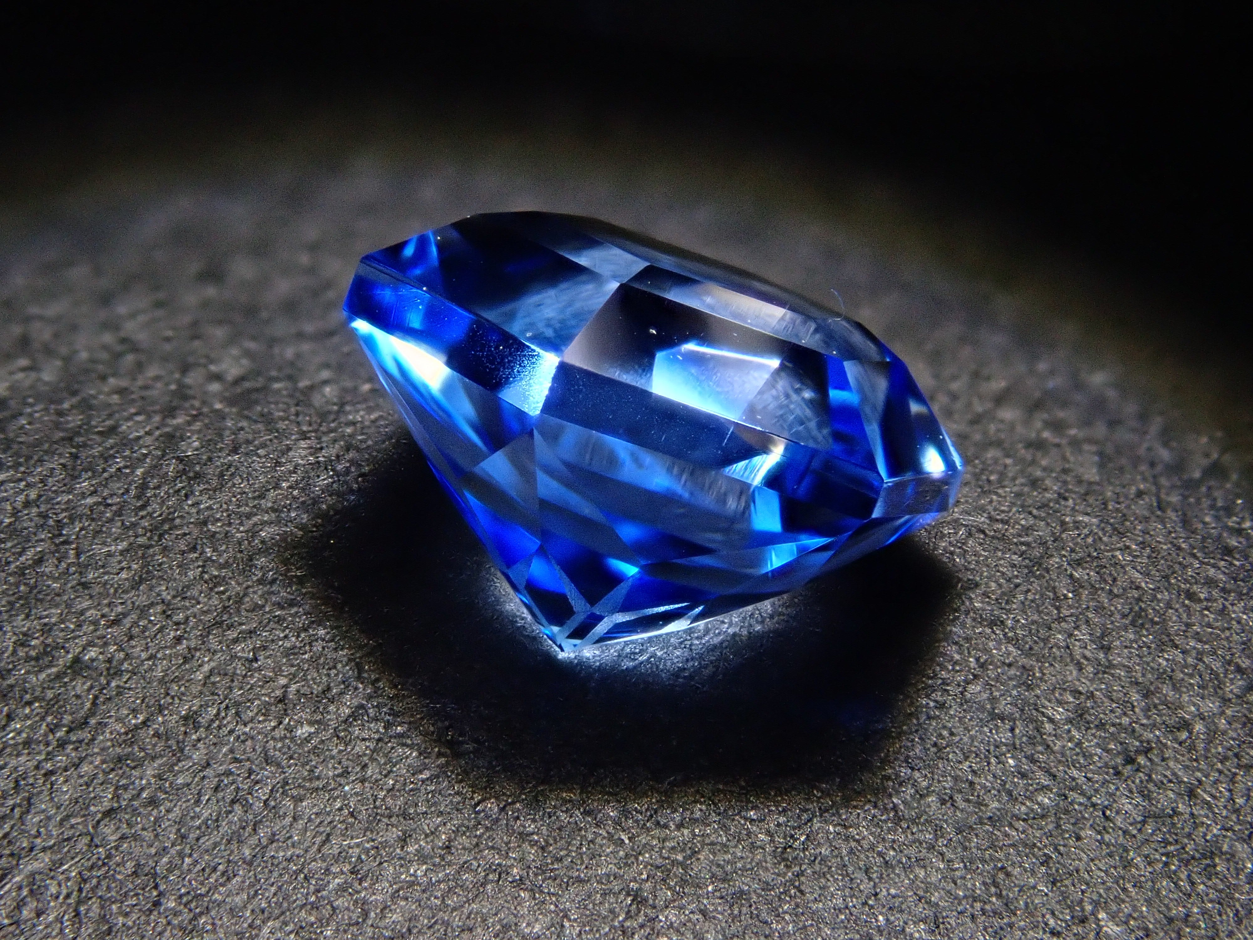 [雪光切割] 西伯利亞藍石英（合成石英）0.999克拉裸石