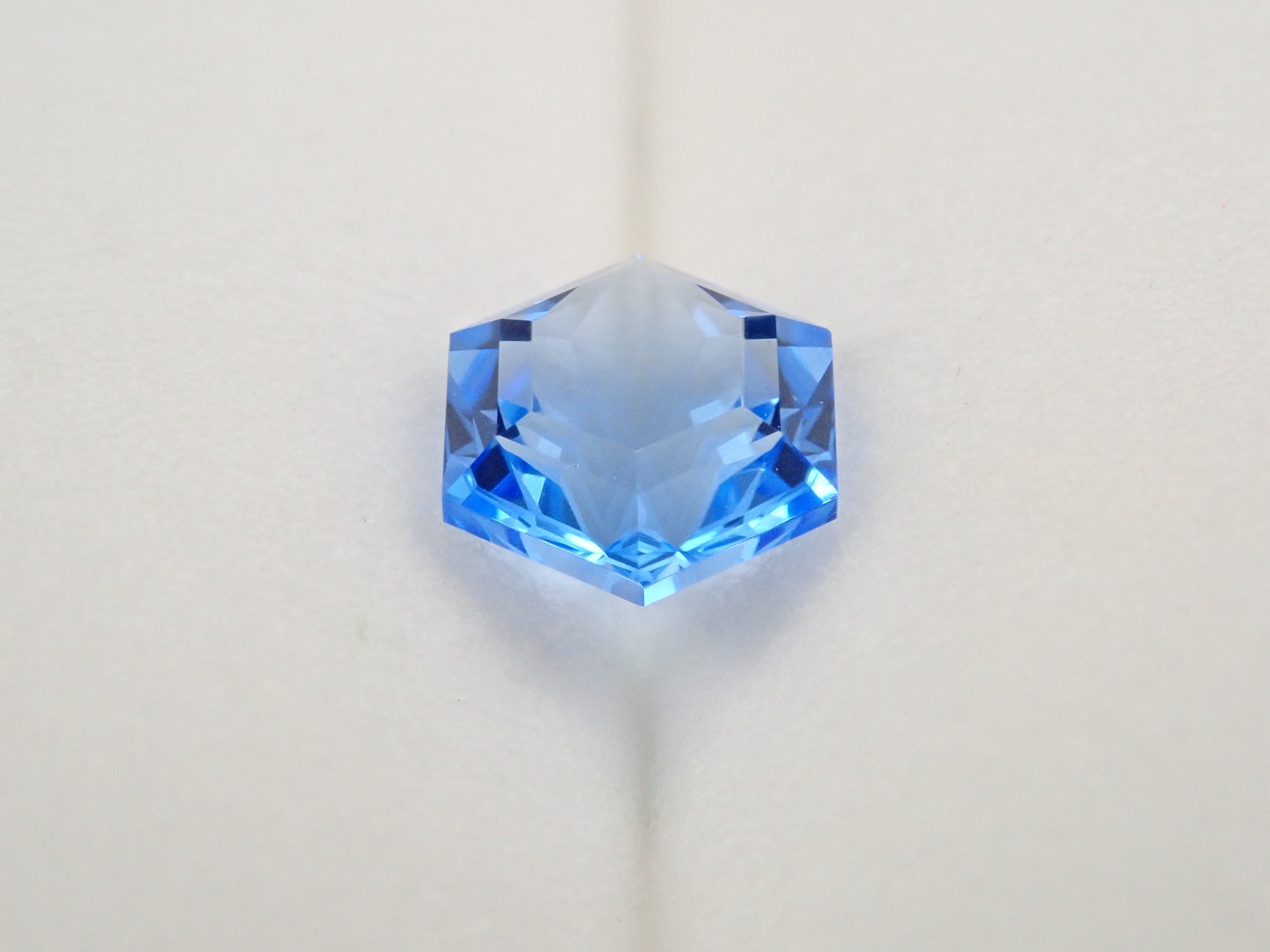 [雪光切割] 西伯利亞藍石英（合成石英）0.999克拉裸石