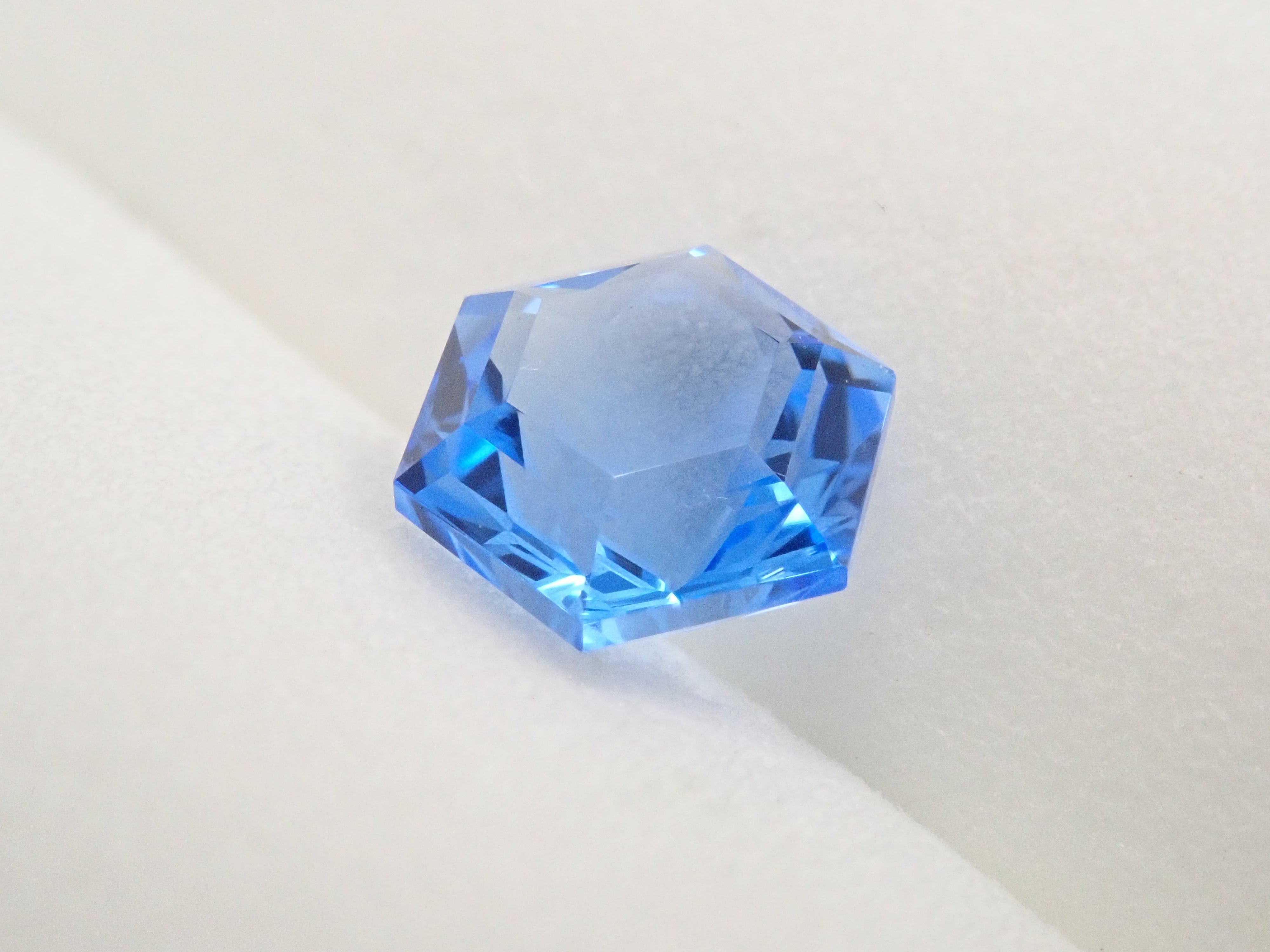 [雪光切割] 西伯利亞藍石英（合成石英）0.999克拉裸石