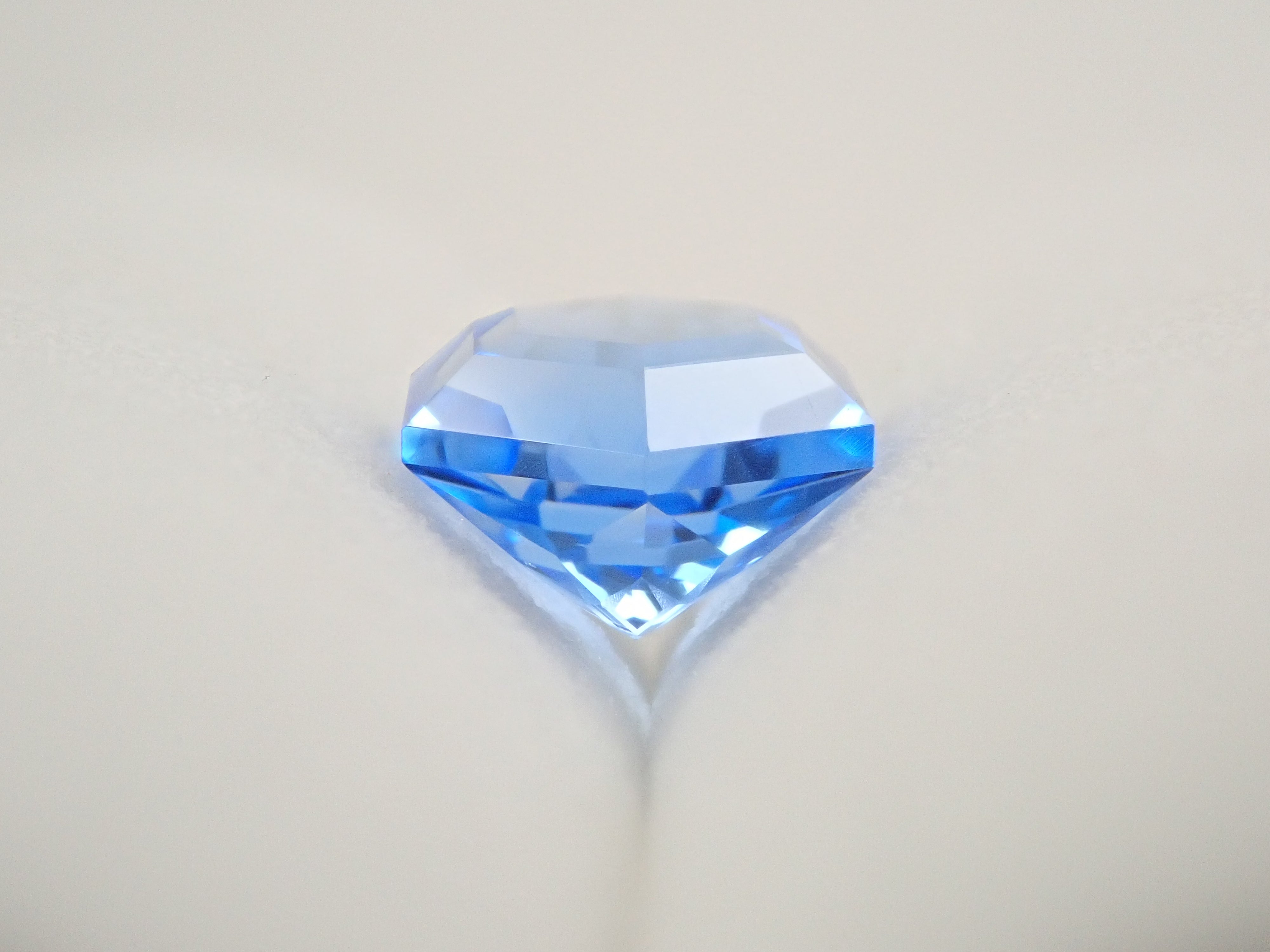 [雪光切割] 西伯利亞藍石英（合成石英）0.999克拉裸石