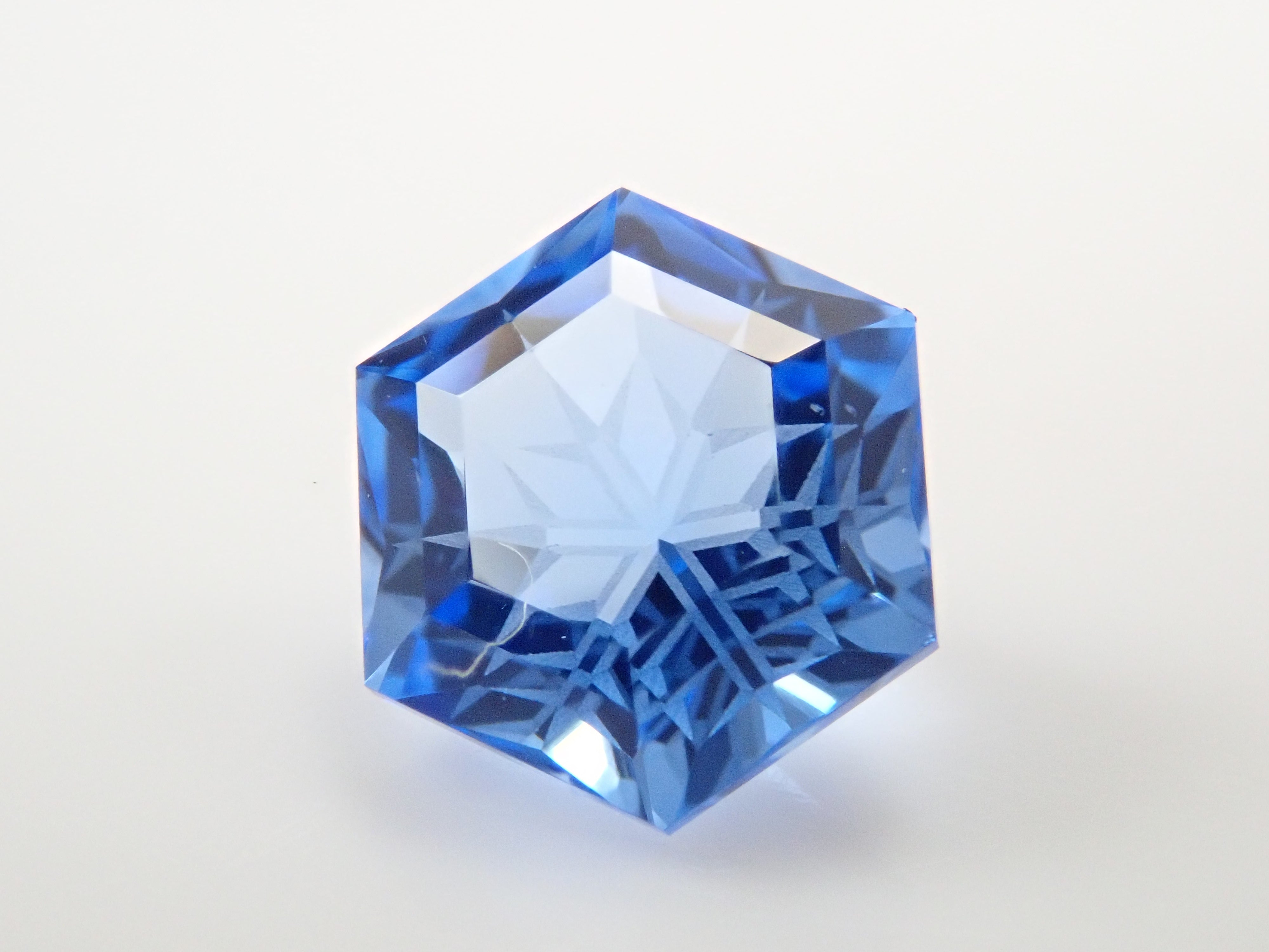 [雪光切割] 西伯利亞藍石英（合成石英）0.999克拉裸石