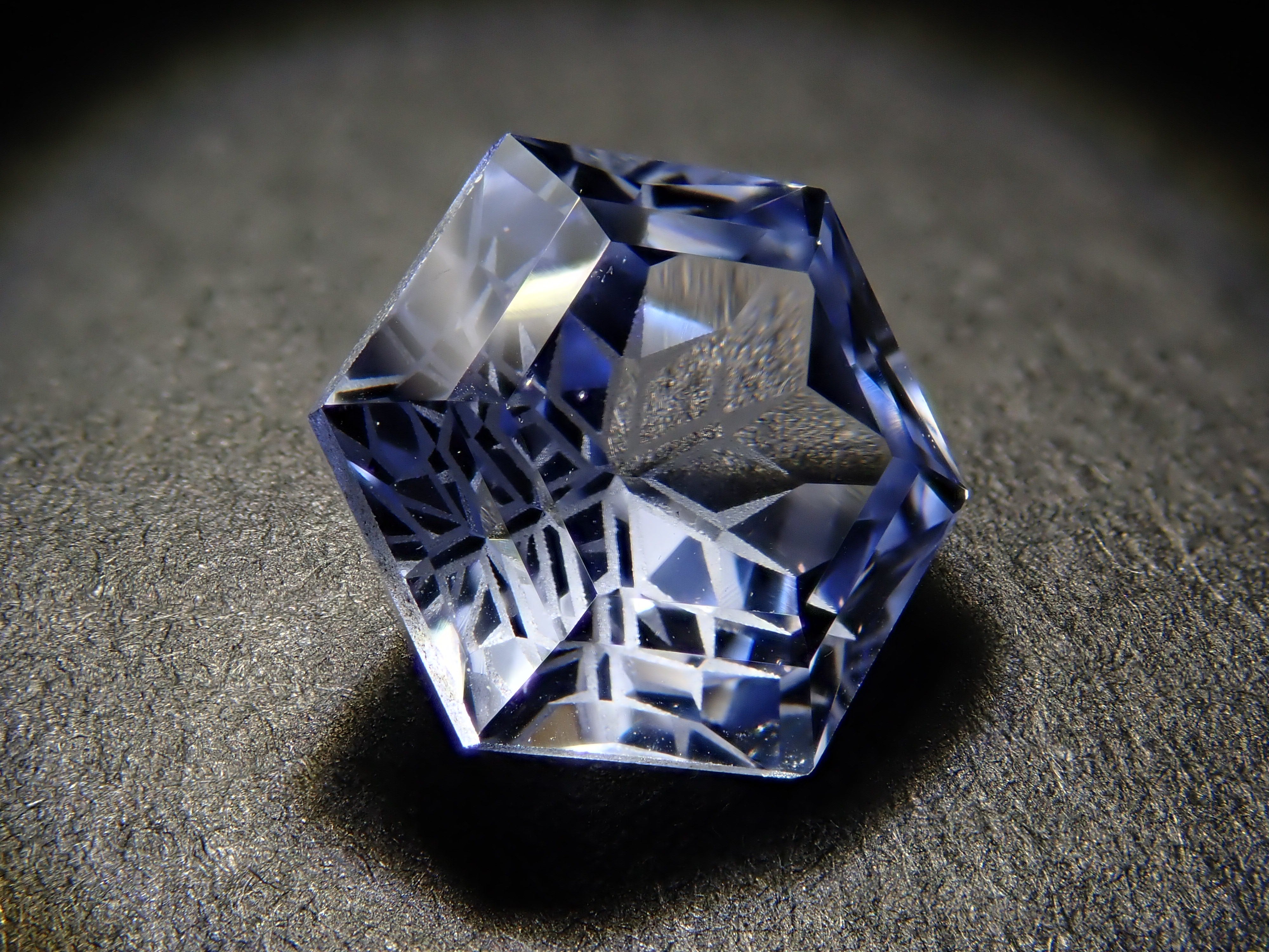 【抽選販売_20260301_02】【ゆきんこカット】合成サファイア 2.220ctルース（合成ブルーサファイア）