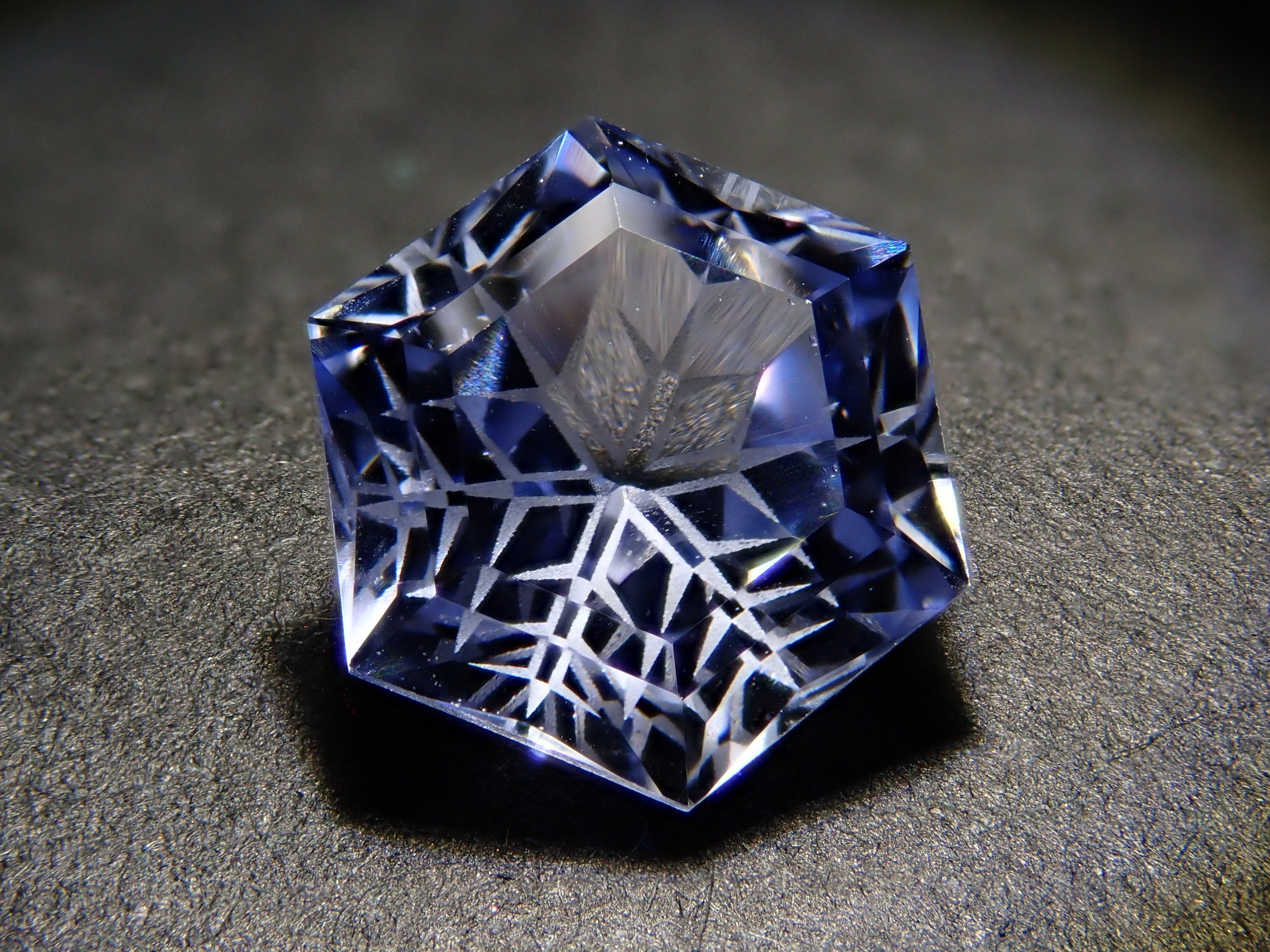 【抽選販売_20260301_02】【ゆきんこカット】合成サファイア 2.220ctルース（合成ブルーサファイア）