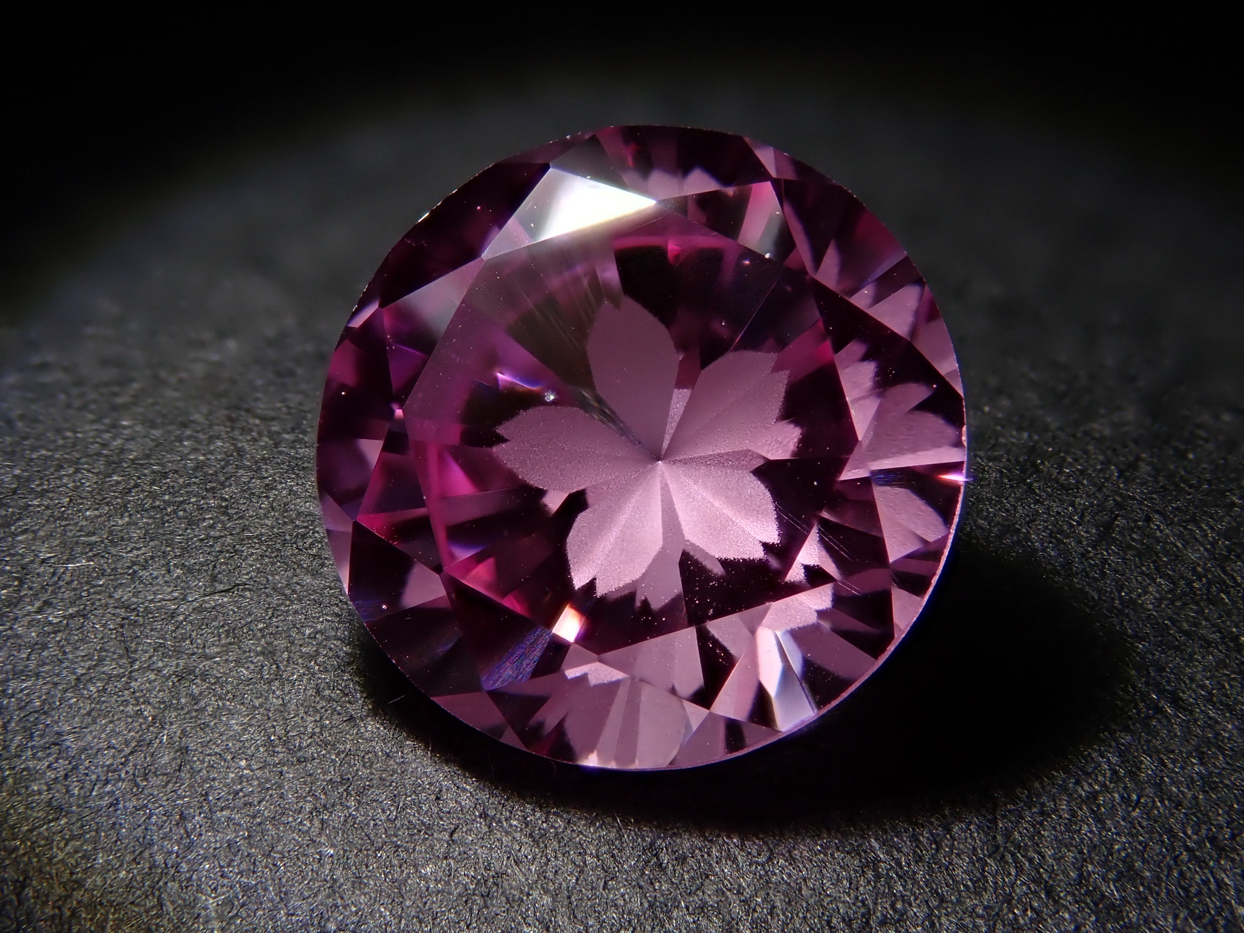 [Sakura InCut] Synthetic Sapphire 2.610ct Loose Stone (Synthetic Pink Sapphire)
