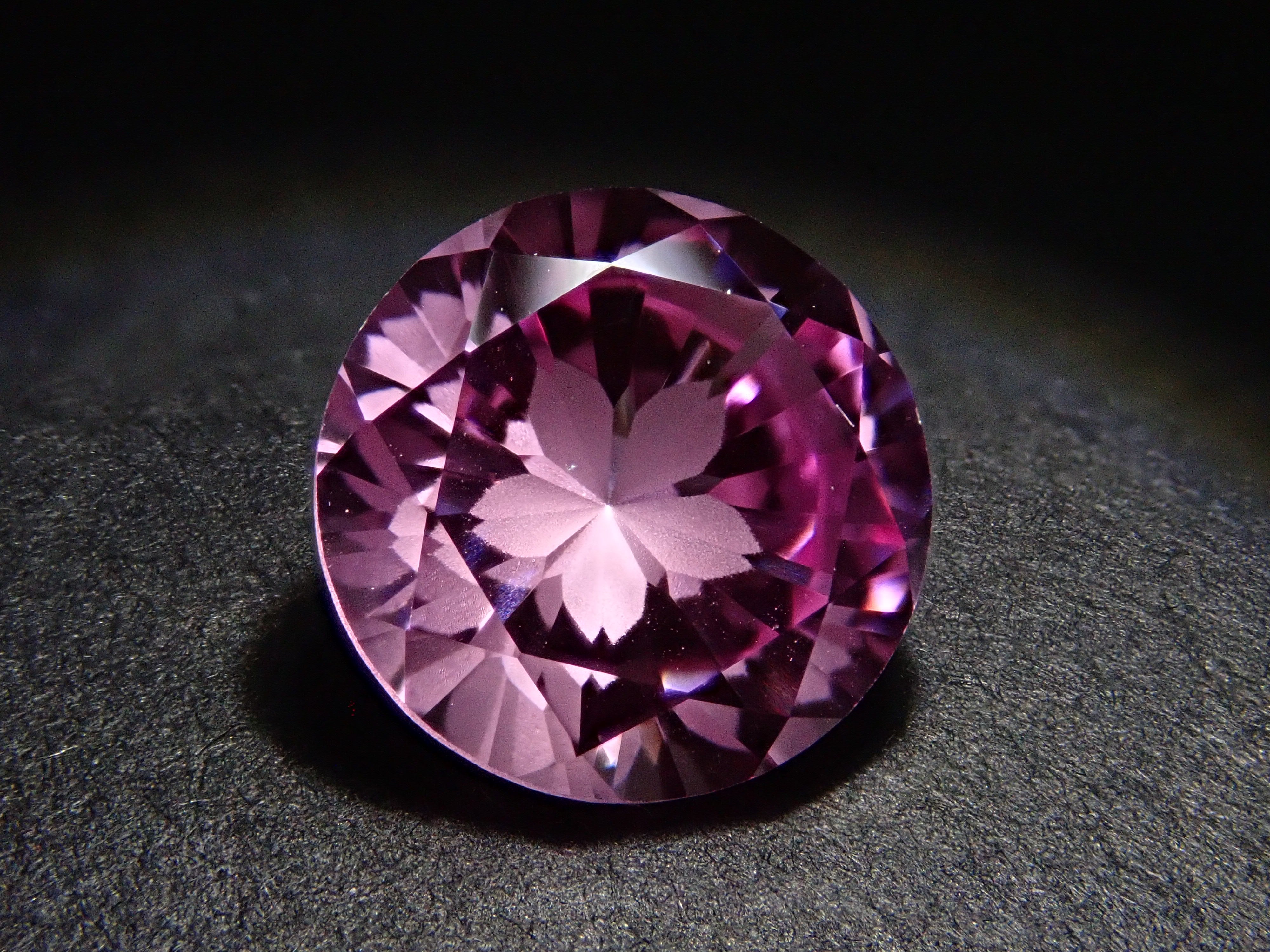 [Sakura InCut] Synthetic Sapphire 2.610ct Loose Stone (Synthetic Pink Sapphire)