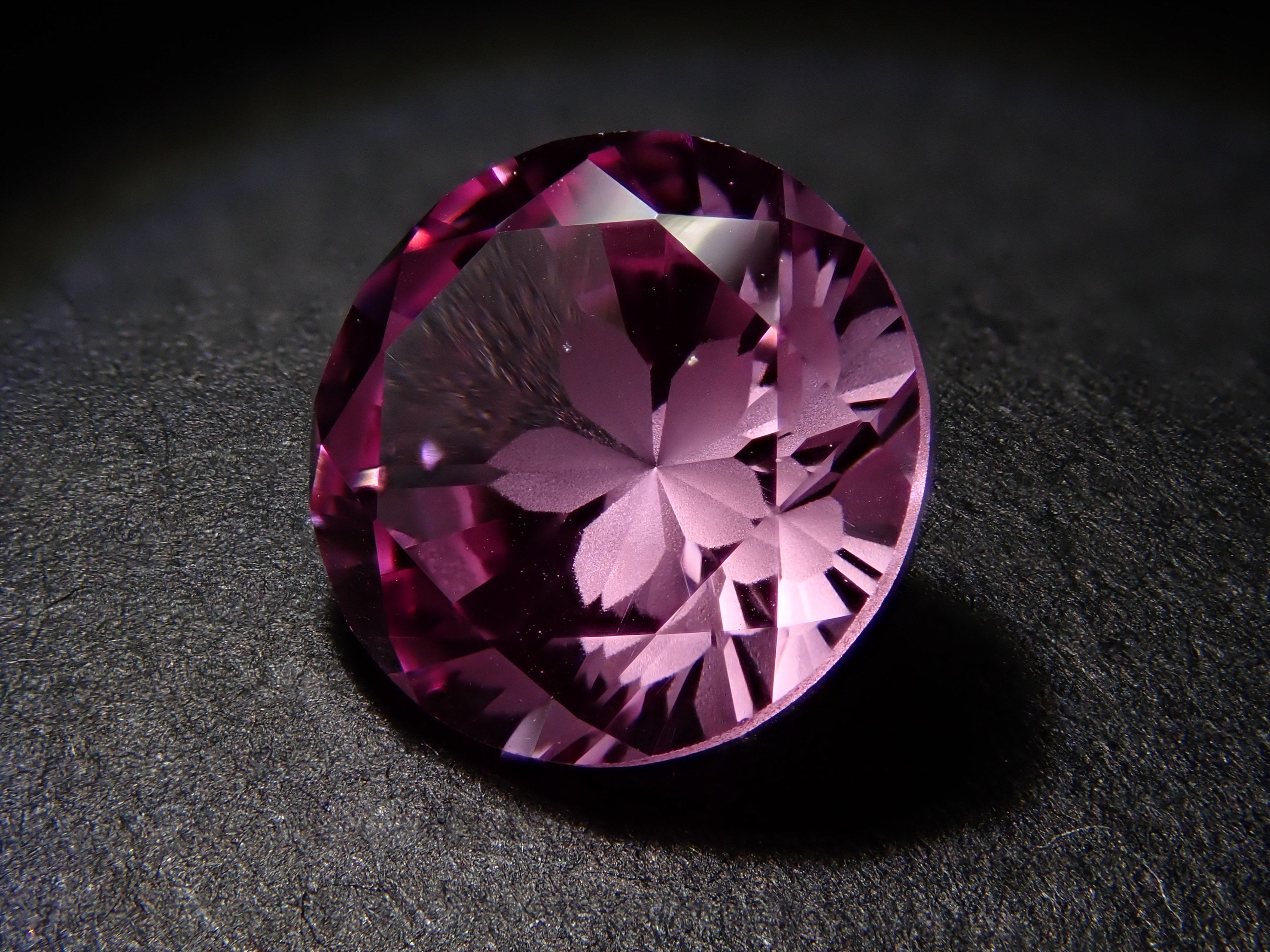 [Sakura InCut] Synthetic Sapphire 2.610ct Loose Stone (Synthetic Pink Sapphire)