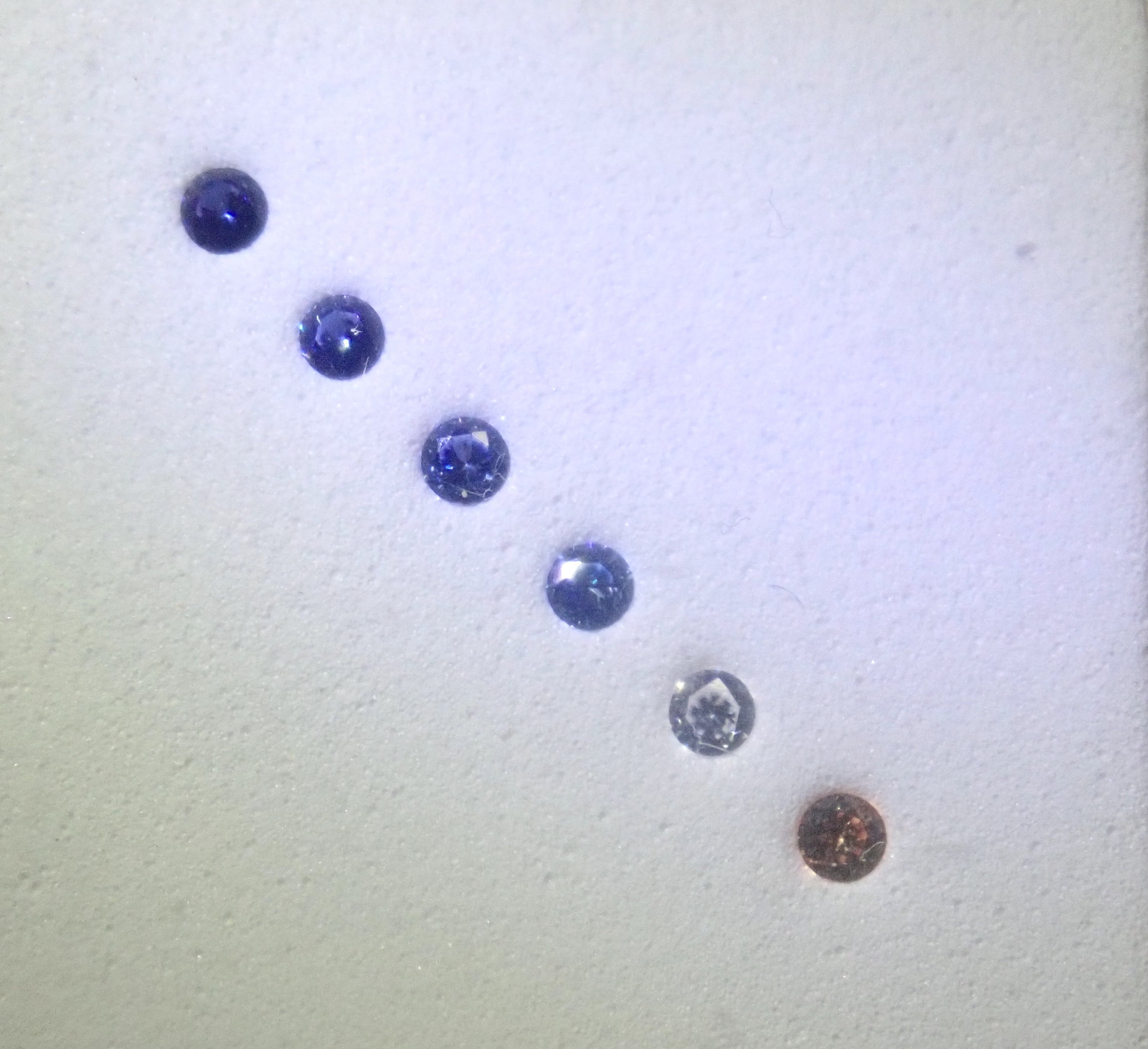 【2/15 22時販売】《限定1セット・ツーソン新着》ベニトアイトグラデーション6石セット（1.75mm,ラウンドカット,トップクオリティ含む）