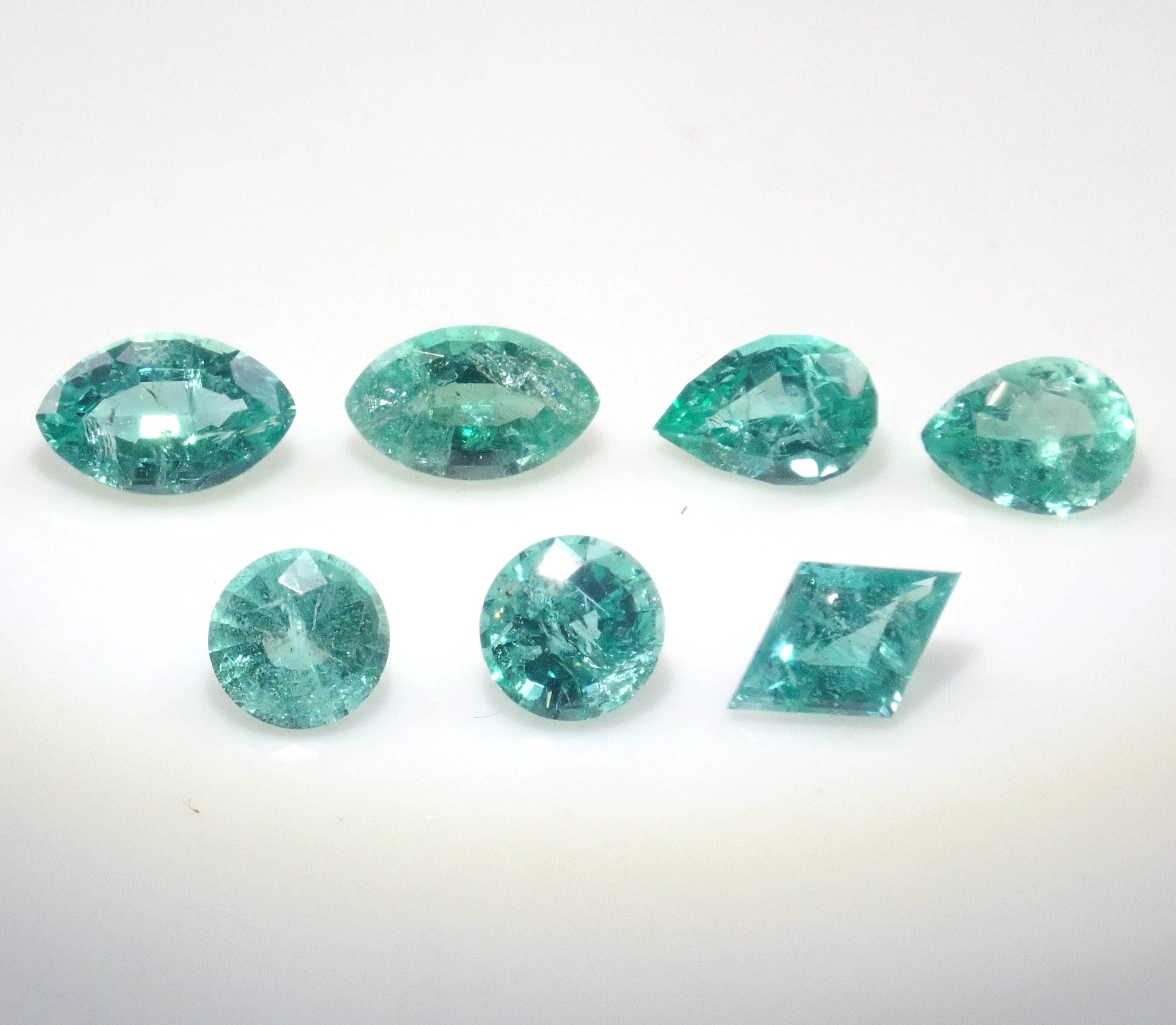 [On sale from 22:00 on 2/2] [Limited to 7 stones] 1 loose emerald from Zambia [Multiple purchase discounts available]