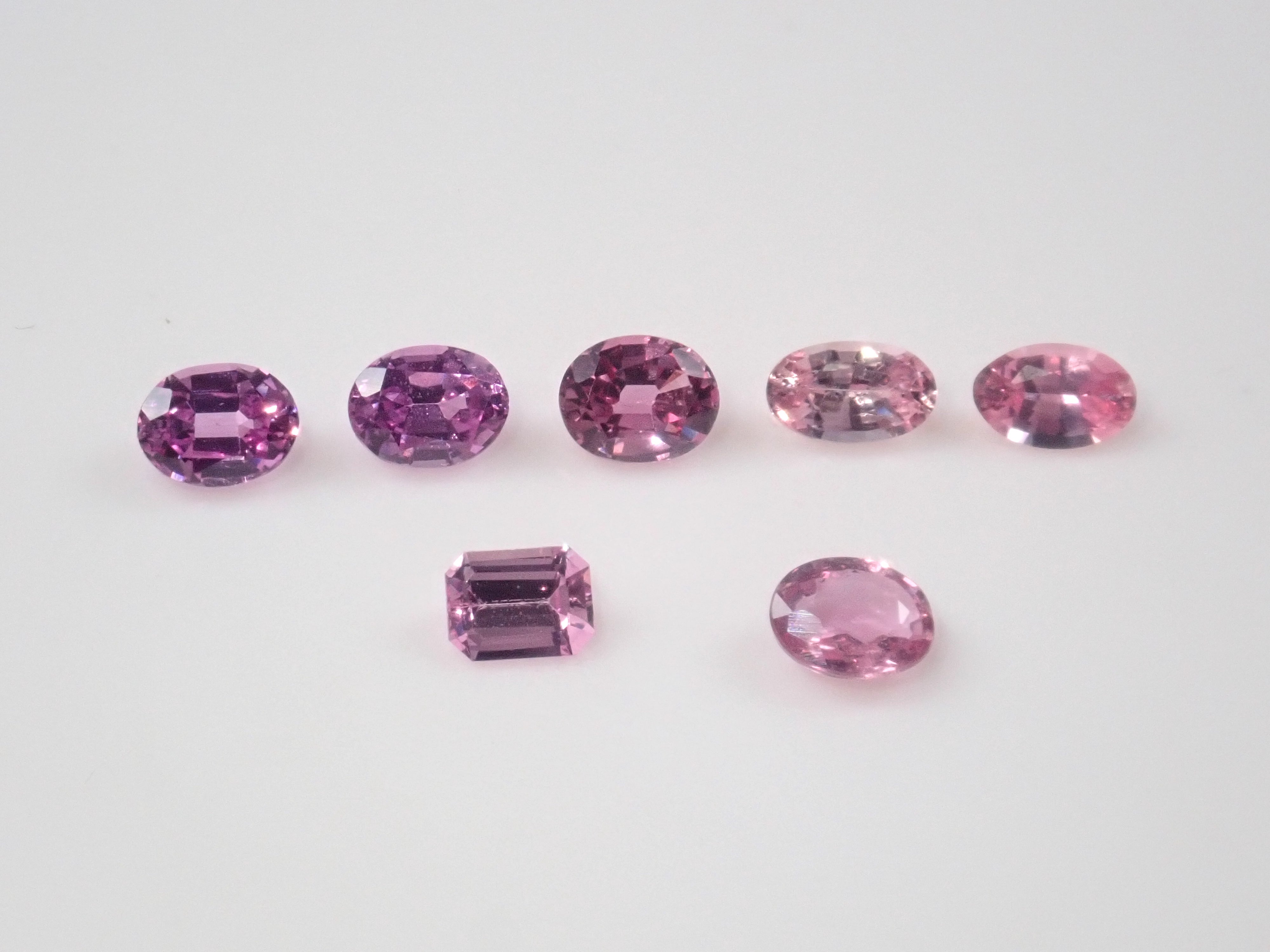 [On sale from 10pm on 8/4] Limited to 7 stones Pink sapphire gacha (Only 1 stone is 0.322ct Padparadscha sapphire with DGL certificate) 1 loose stone [Multiple purchase discounts available]