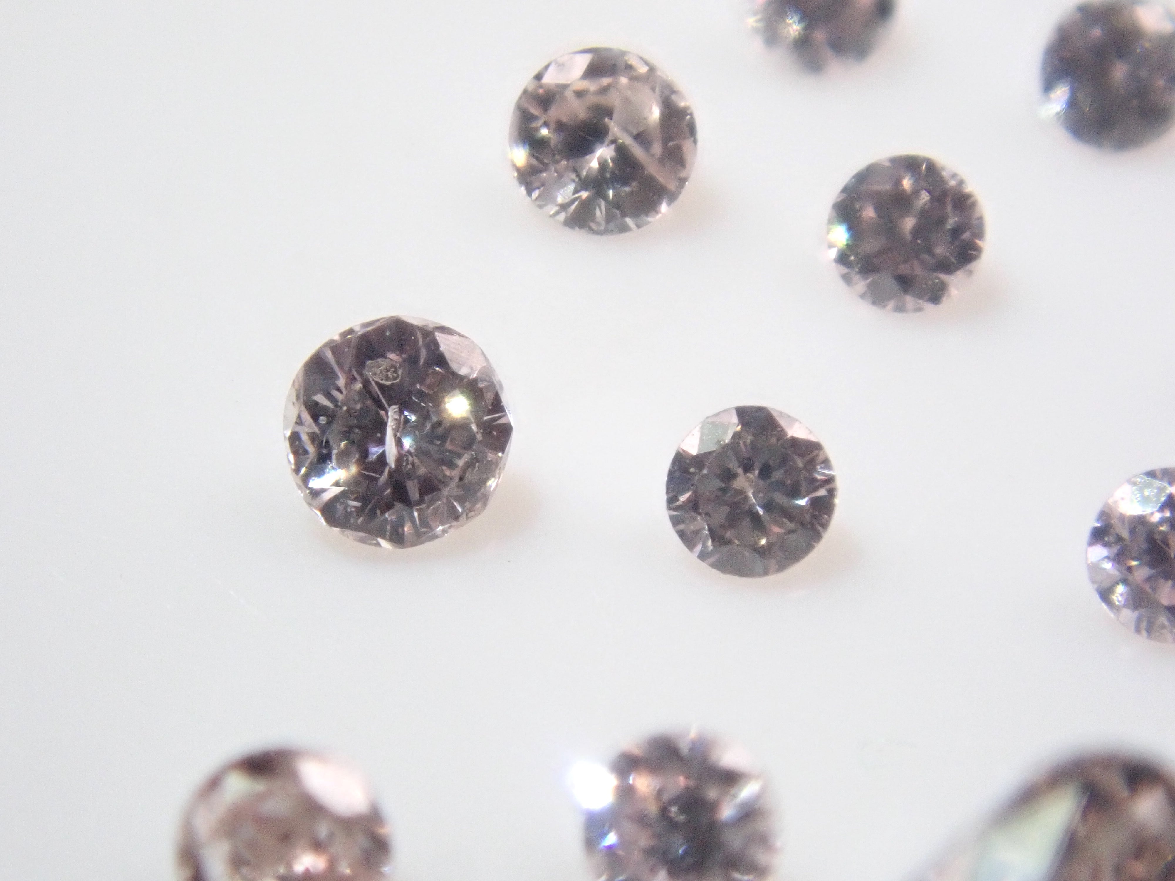 【8/16 22時販売】《限定21石》ピンクダイヤガチャ💎Fancy Lightピンクダイヤモンド0.117ct（鑑定書付）含むUVタイプピンクダイヤモンド1石《複数購入割引有》