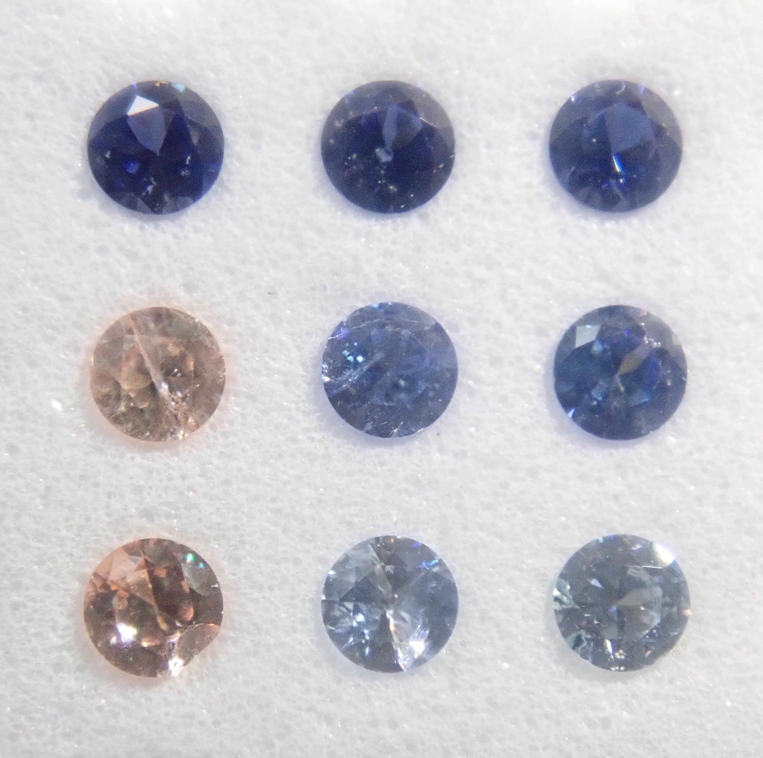 【9/24 22時販売】《9石限定》訳ありベニトアイト1石ルース（1.8mm,ラウンドカット,トップカラー含み）ルース《複数購入割引有》