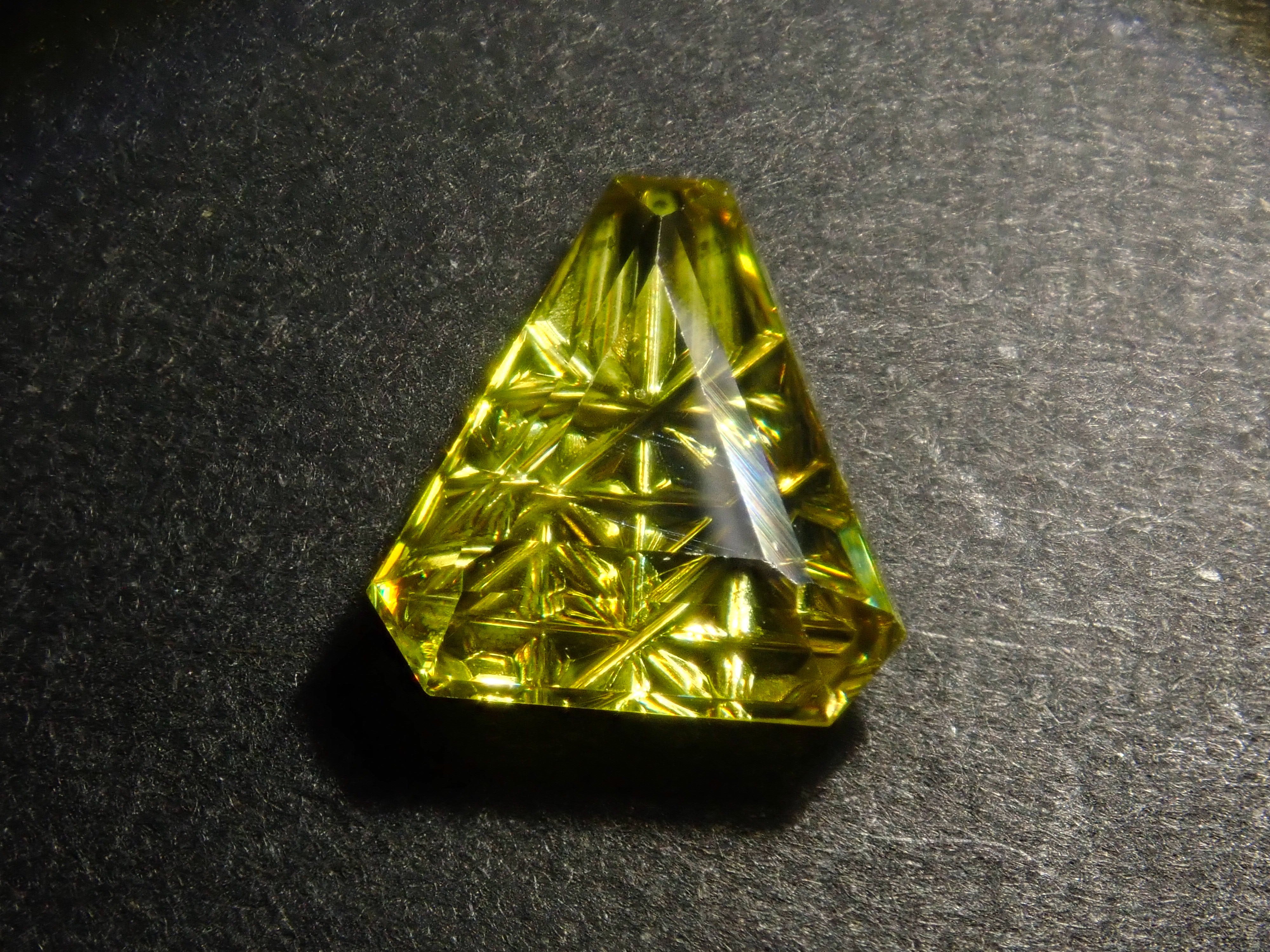 【2/8 22時販売】《限定11石》通常74,800円の甲州貴石切子plusthree「彩」含むスフェーンガチャ《複数購入割引有》