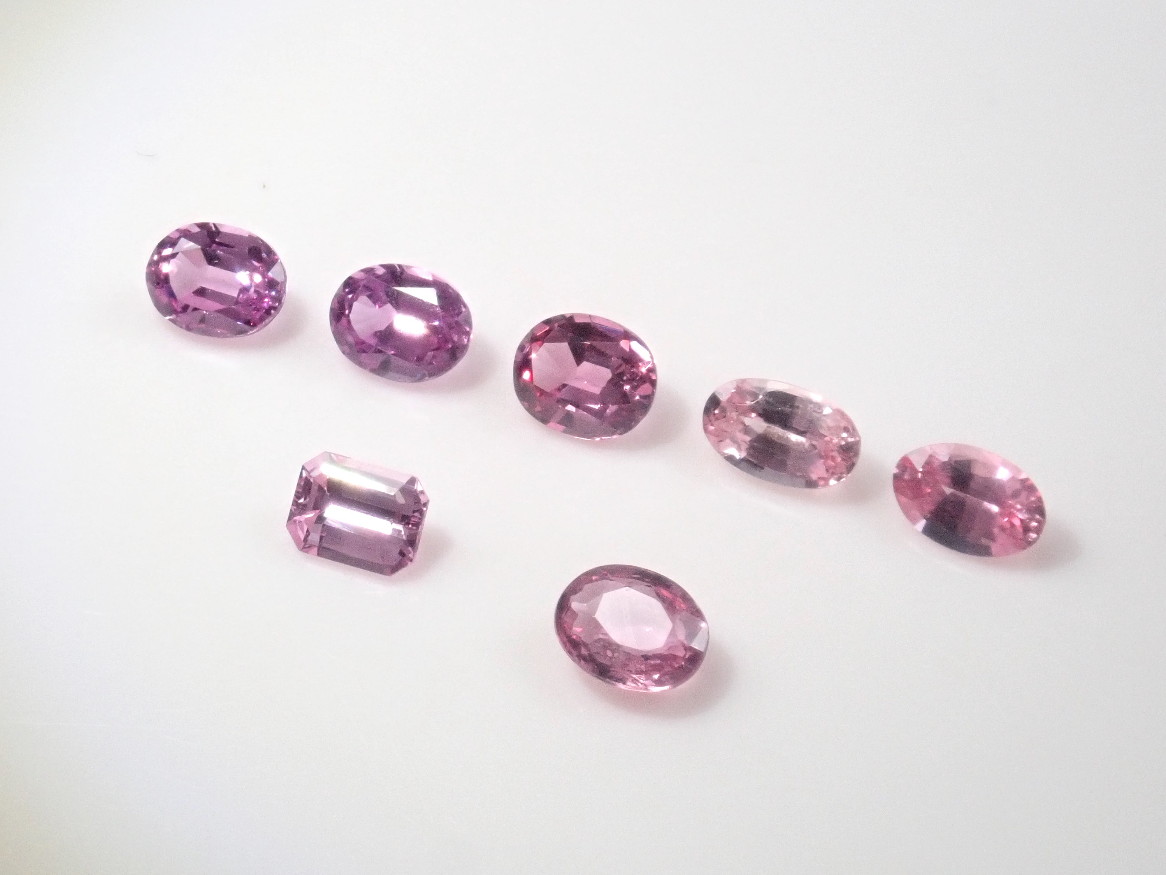 [On sale from 10pm on 8/4] Limited to 7 stones Pink sapphire gacha (Only 1 stone is 0.322ct Padparadscha sapphire with DGL certificate) 1 loose stone [Multiple purchase discounts available]