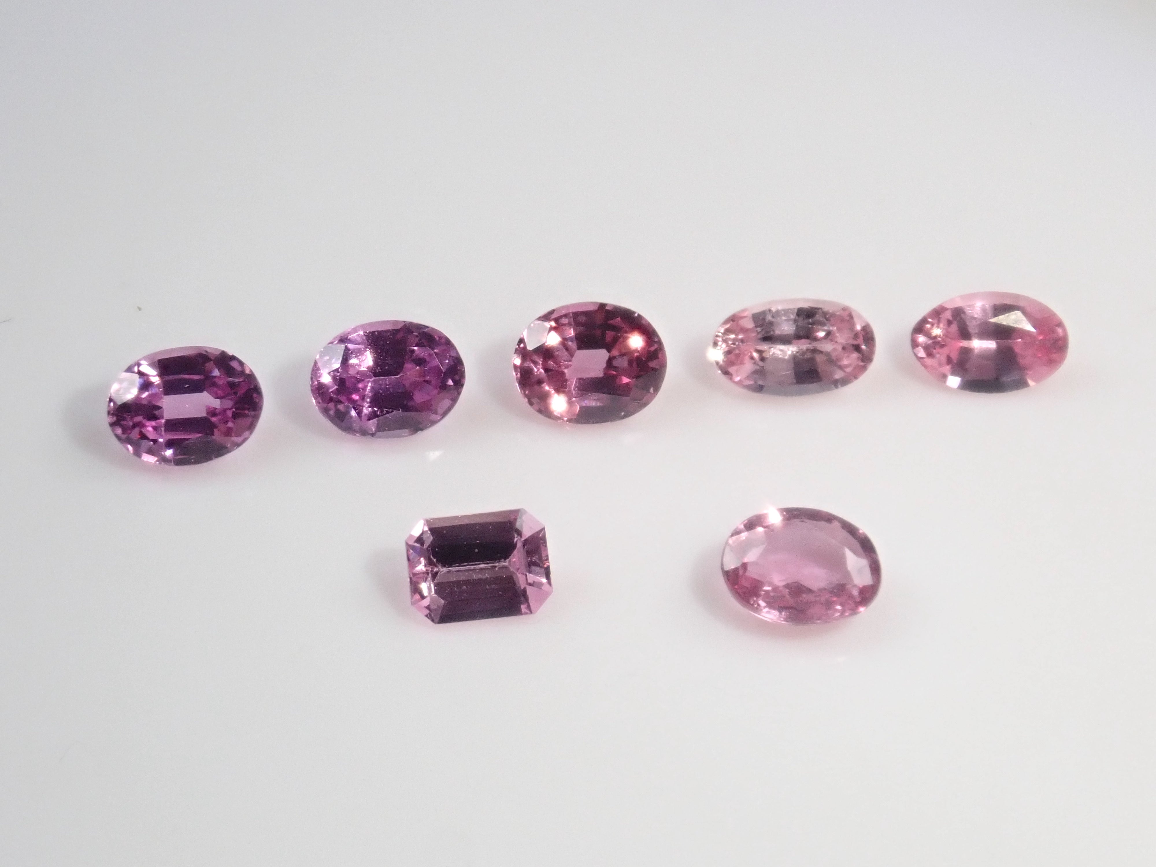 [On sale from 10pm on 8/4] Limited to 7 stones Pink sapphire gacha (Only 1 stone is 0.322ct Padparadscha sapphire with DGL certificate) 1 loose stone [Multiple purchase discounts available]