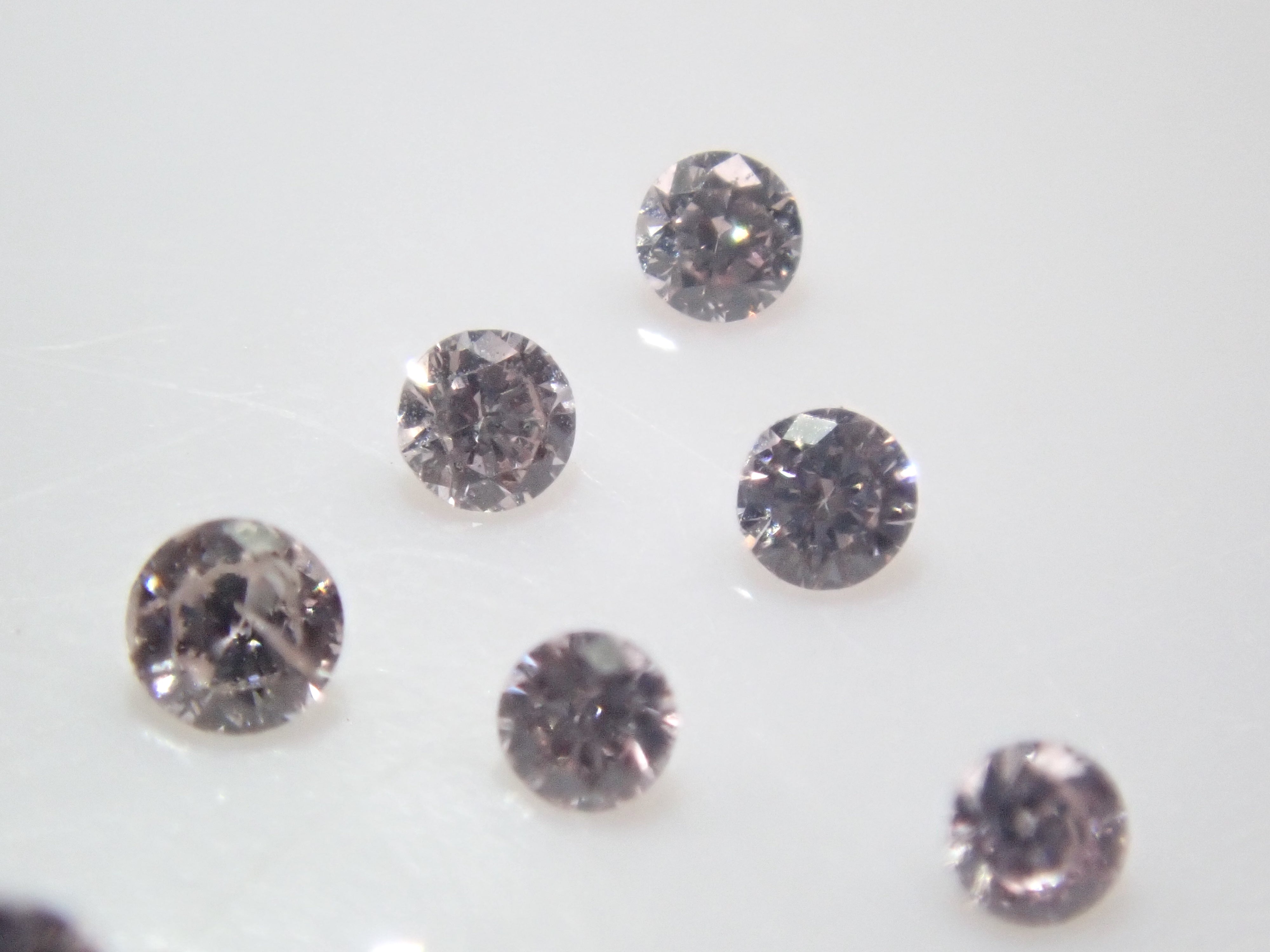 【8/16 22時販売】《限定21石》ピンクダイヤガチャ💎Fancy Lightピンクダイヤモンド0.117ct（鑑定書付）含むUVタイプピンクダイヤモンド1石《複数購入割引有》