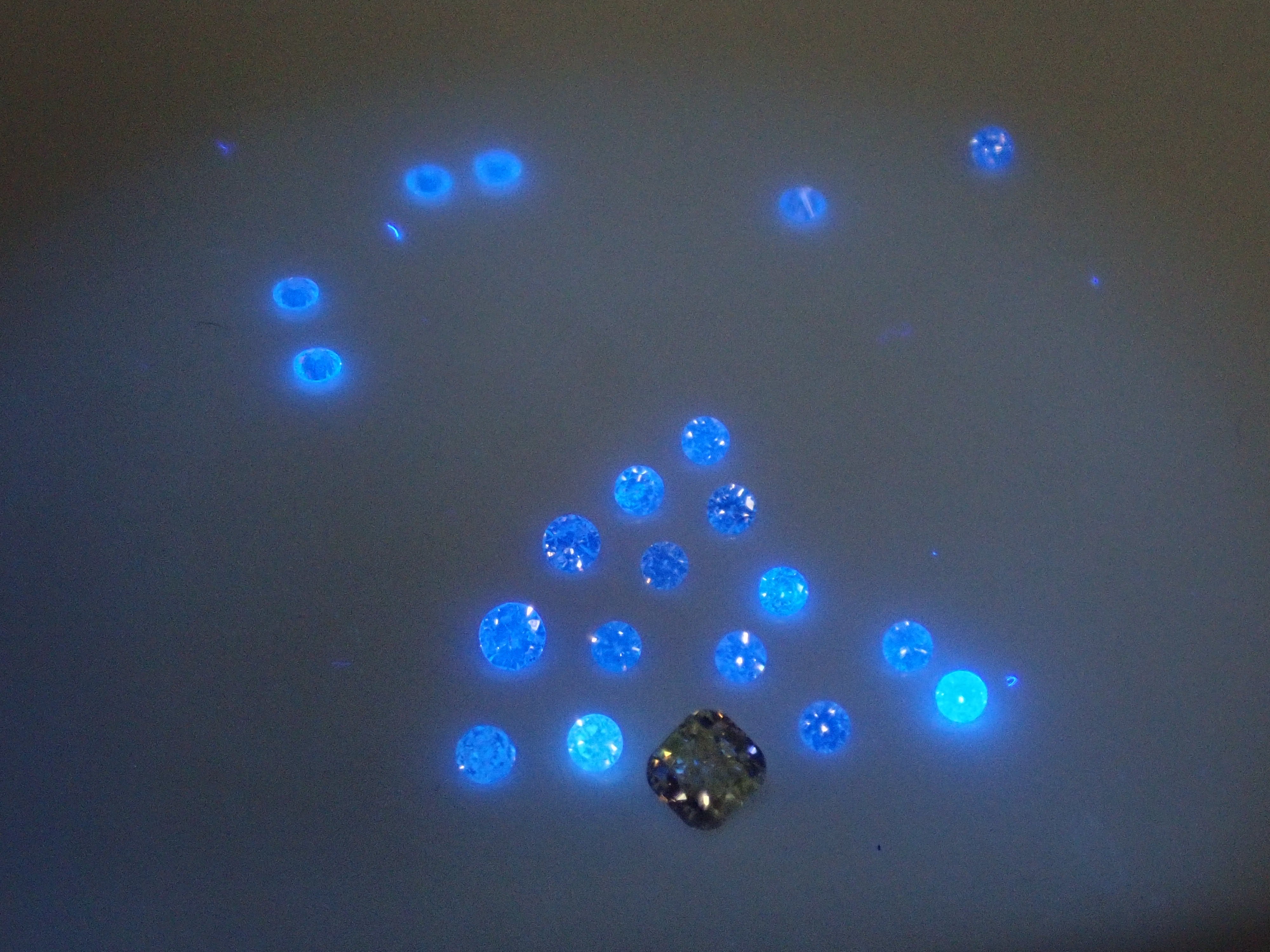 【8/16 22時販売】《限定21石》ピンクダイヤガチャ💎Fancy Lightピンクダイヤモンド0.117ct（鑑定書付）含むUVタイプピンクダイヤモンド1石《複数購入割引有》