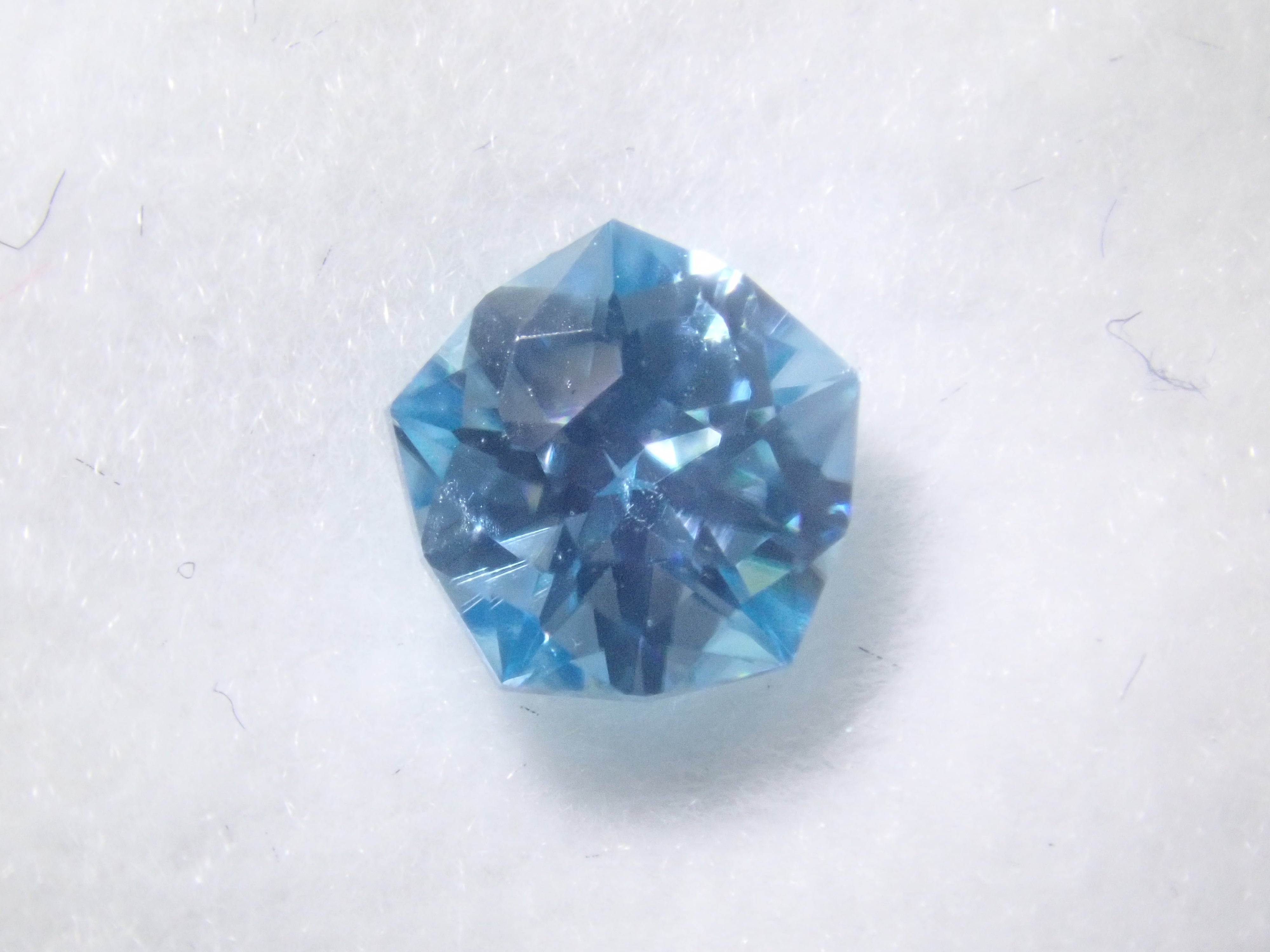 お楽しみジェムガチャ💎通常29,800円のダイヤモンド（D/VS/3EX H&C 中