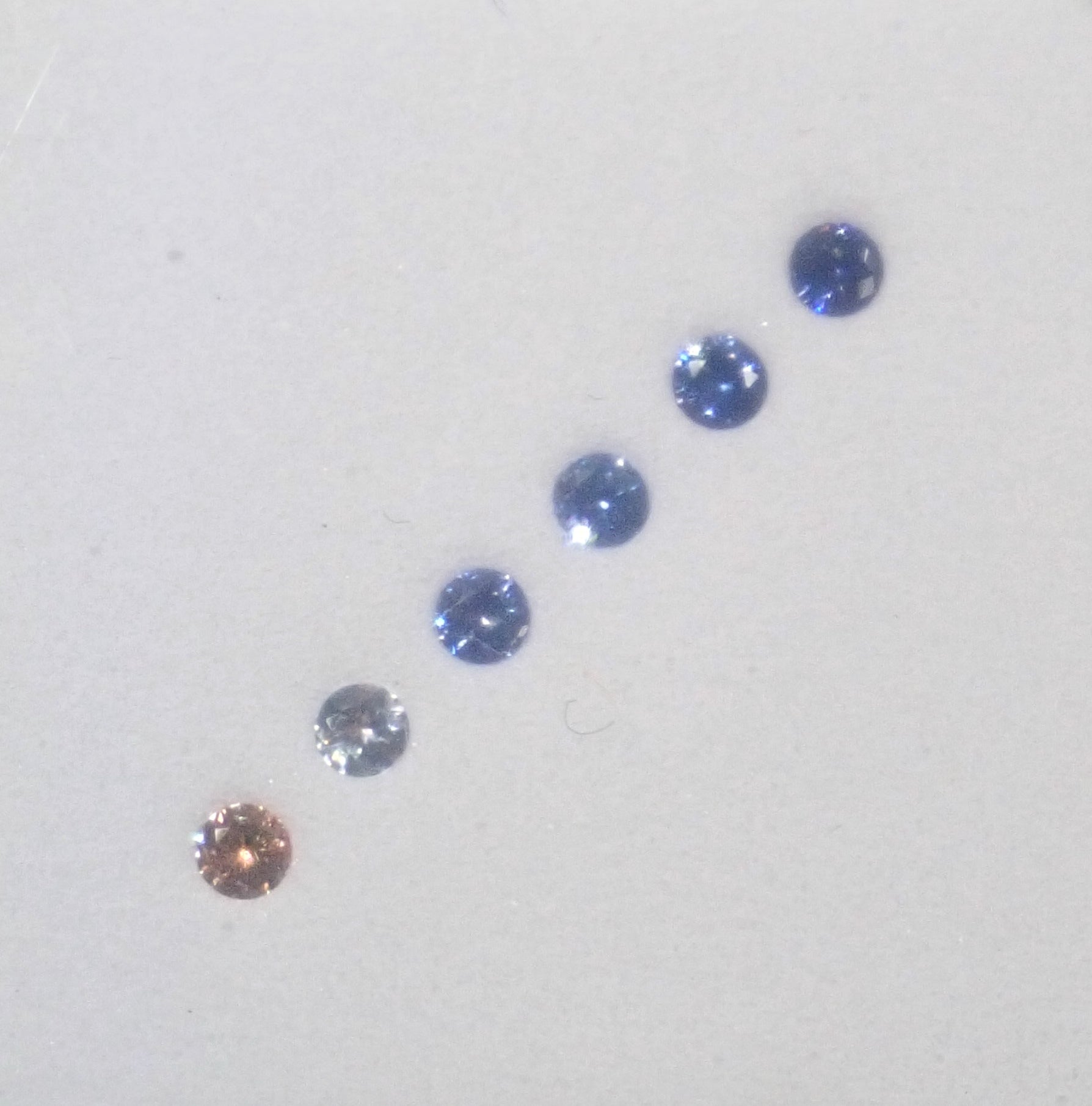 Benitoite Gradation 6 Stone Set (2.0mm, Round Cut, Including Top Quality) 《Multiple Purchase Discount Available》