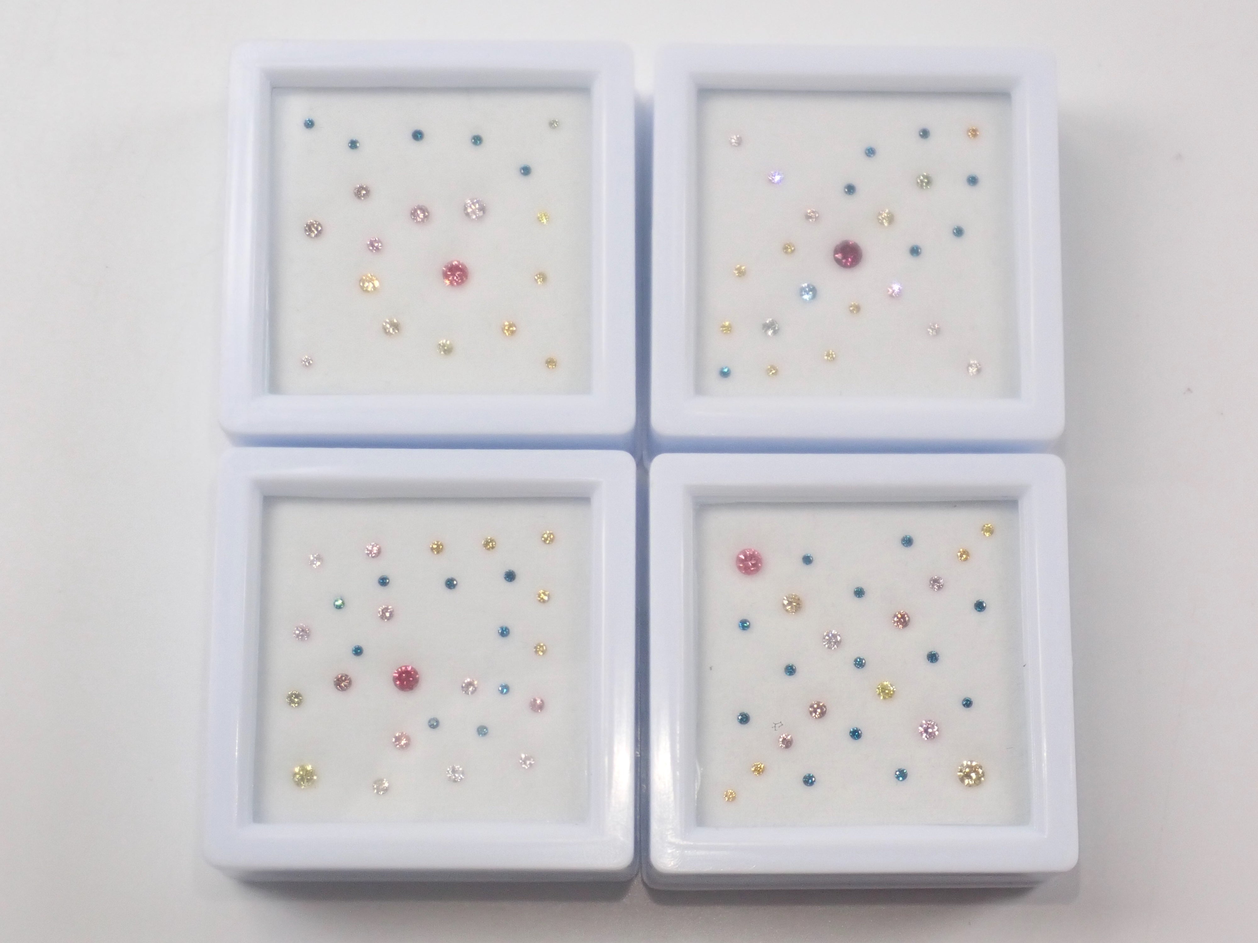 《Shinjuku Pop-Up Event Commemorative Offer》《Limited Stock Remaining》 Color Diamond Set (including pink, ice blue, green diamonds, and more, 9 stones or more in total), valued at ¥30,000 normally. 《Multi-Purchase Discount Available》