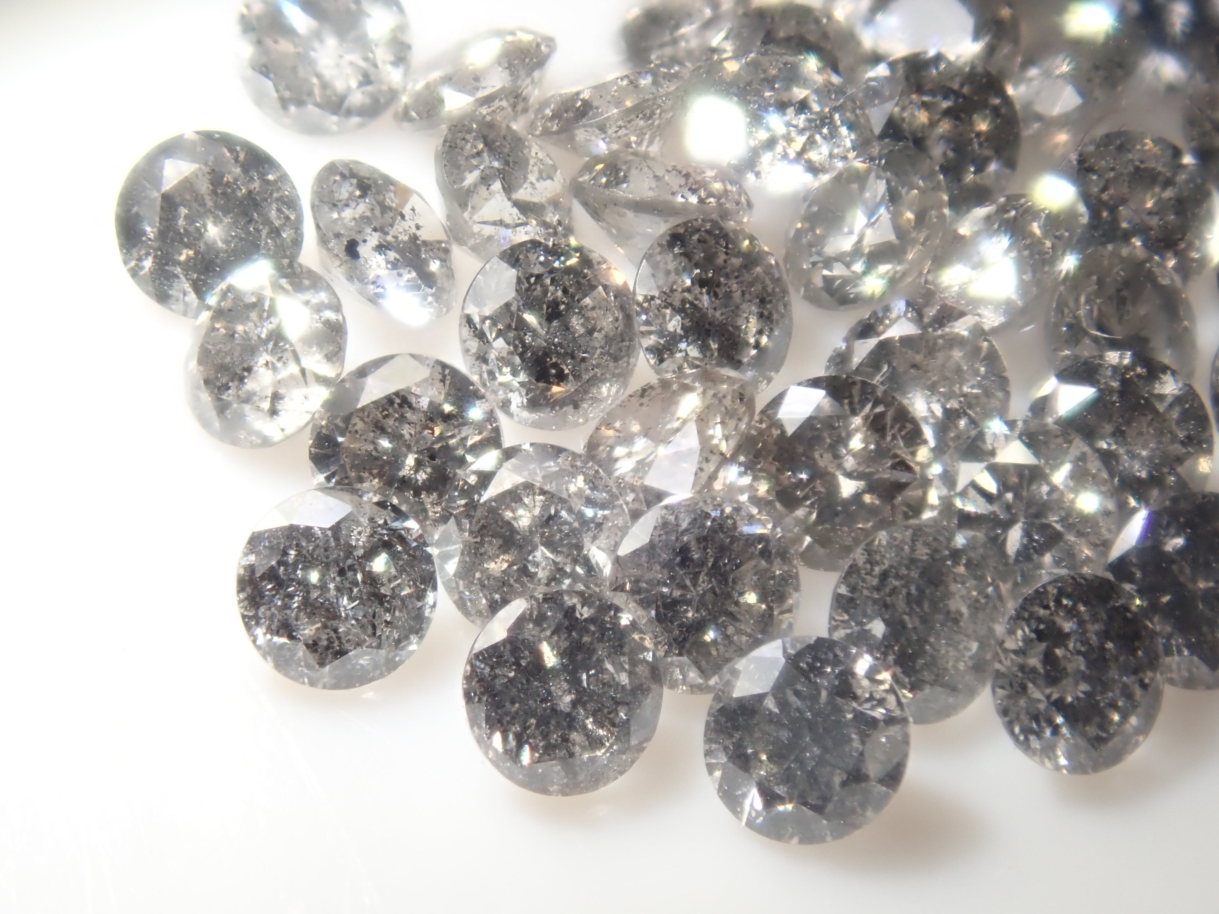 [On sale from 10pm on 12/7] {Limited to 40 stones} Salt and pepper diamond (2mm, melee diamond) 1 loose stone {Multiple purchase discounts available}