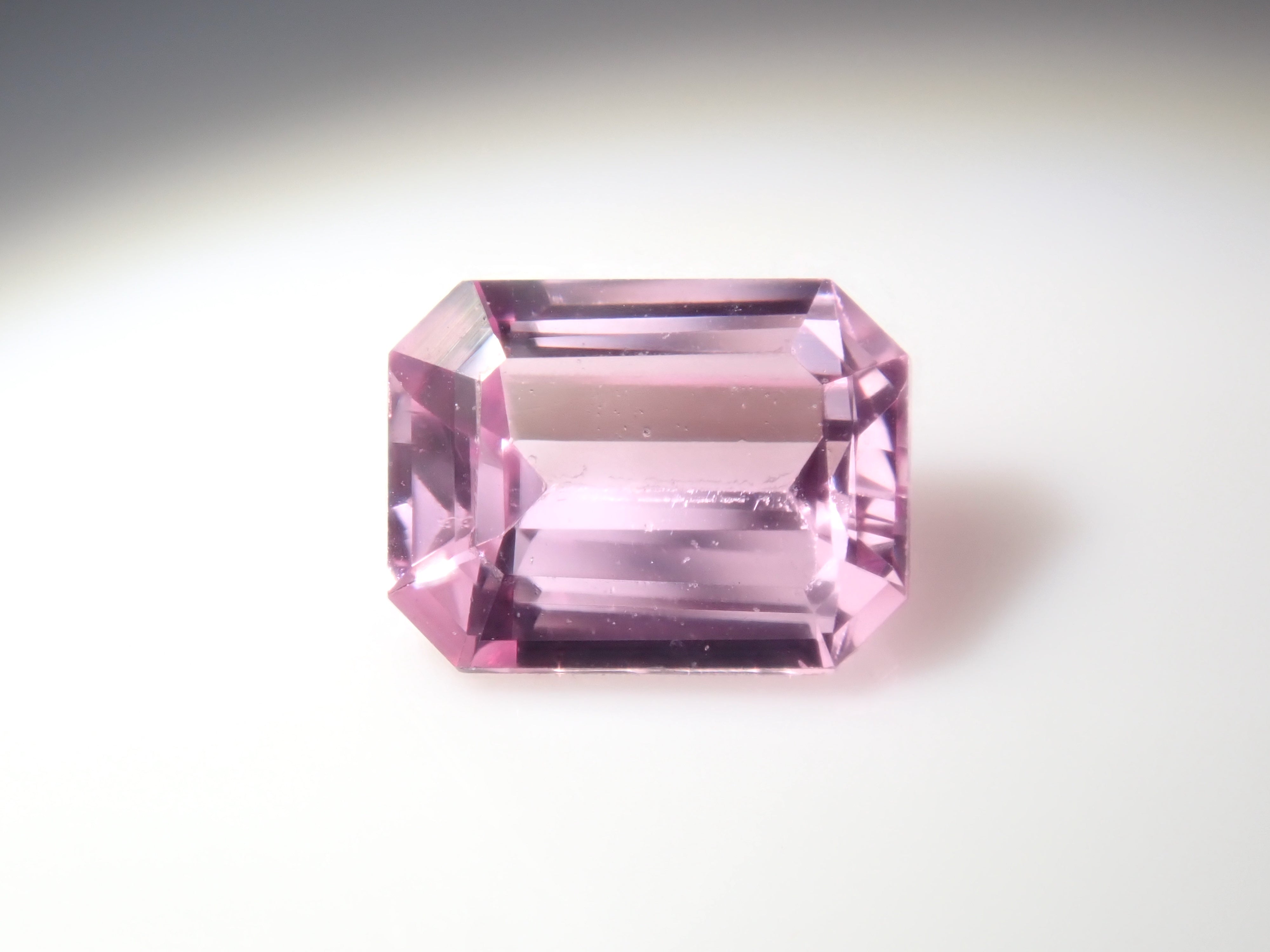 [On sale from 10pm on 8/4] Limited to 7 stones Pink sapphire gacha (Only 1 stone is 0.322ct Padparadscha sapphire with DGL certificate) 1 loose stone [Multiple purchase discounts available]