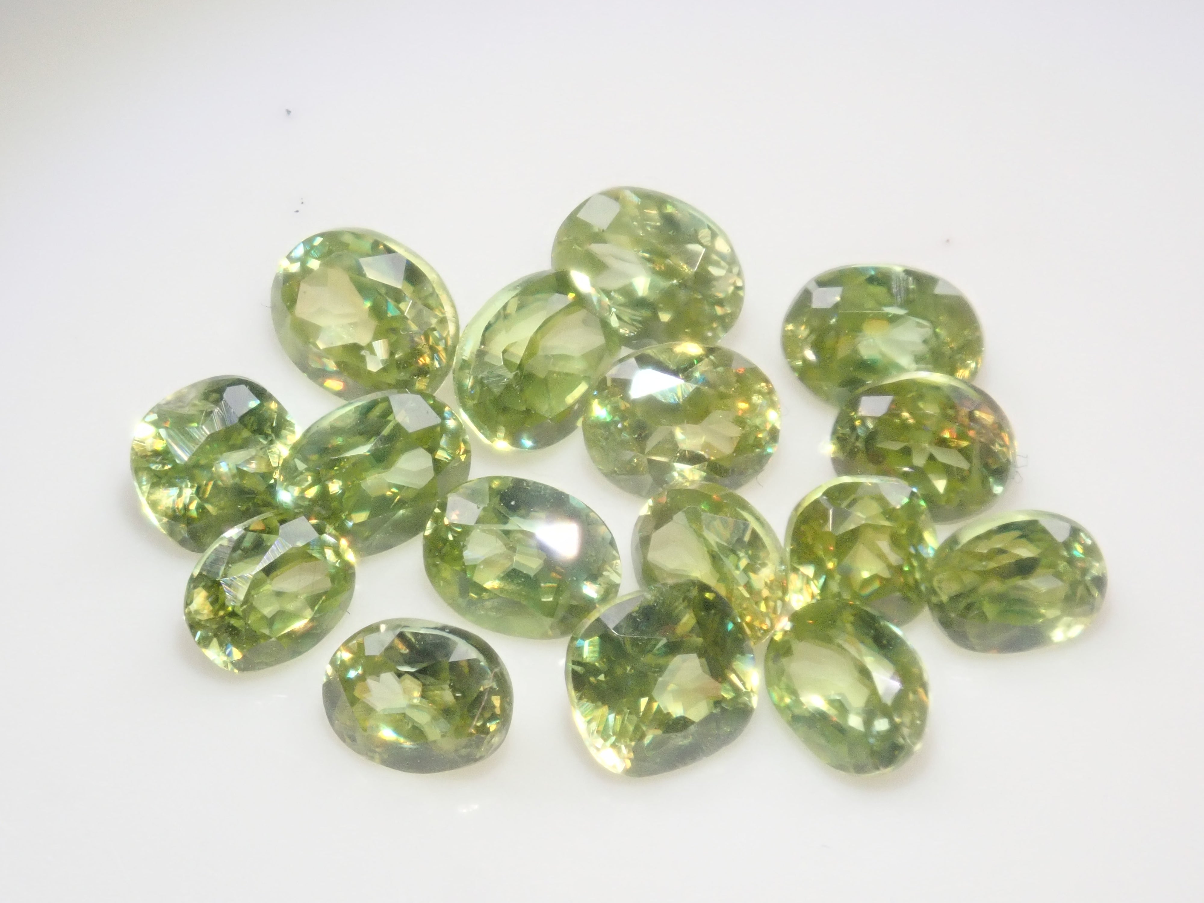 [On sale from 10pm on 2/16] [Limited to 16 stones] 1 loose sphene stone from Zimbabwe [Multiple purchase discounts available]