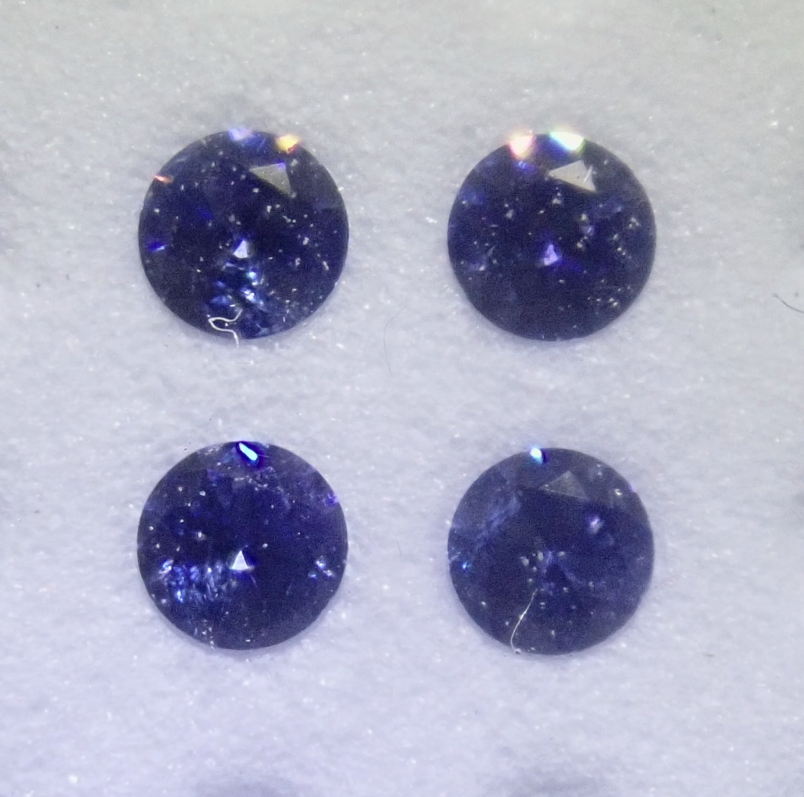 【10/11 22:00 發售】【限量 15 顆】藍石 Gacha（頂級顏色藍錐石 2.0 毫米、石英帕拉伊巴碧璽、未加熱 Yogo 藍寶石）【可享多次購買折扣】