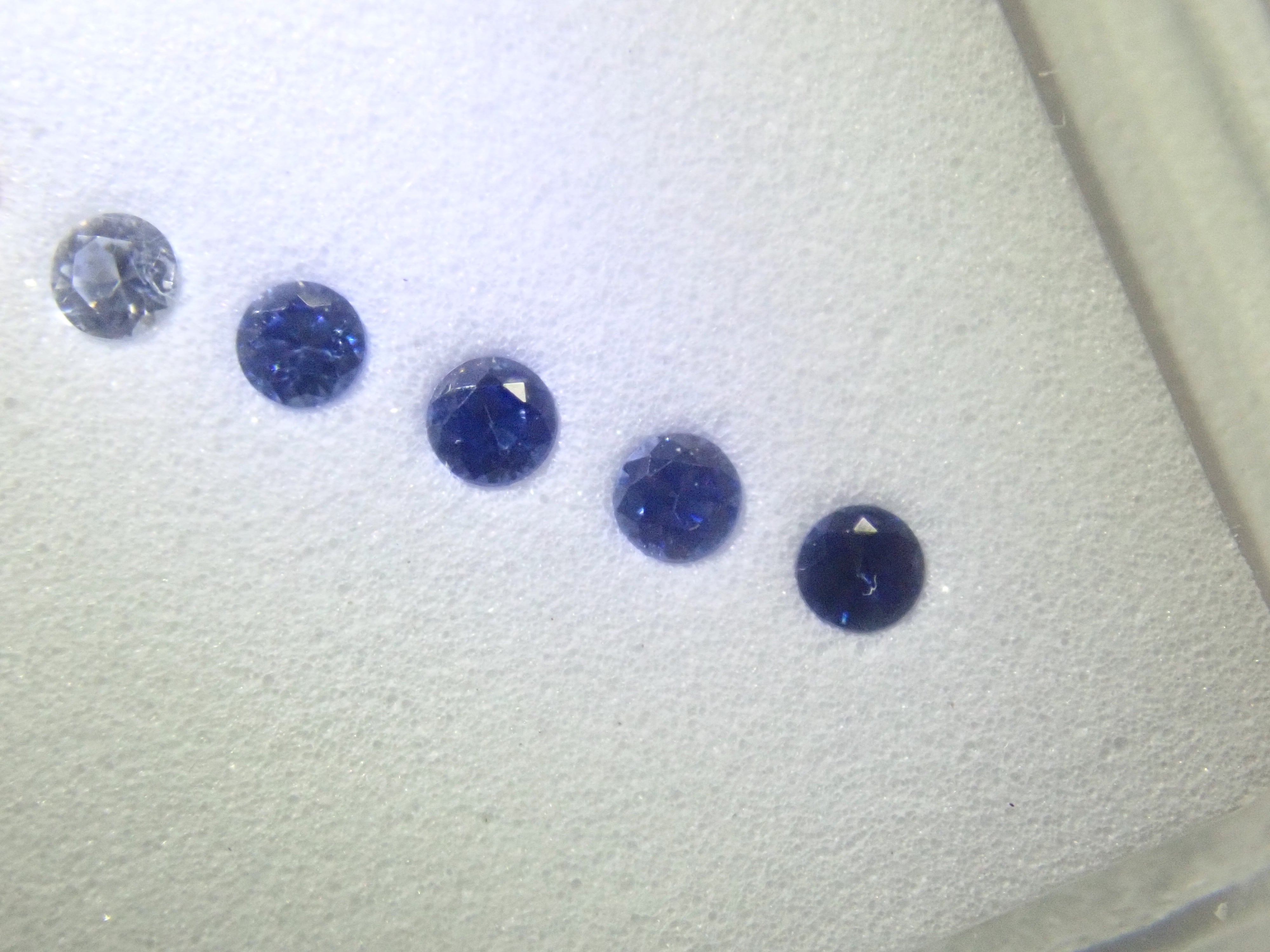 【2/15 22時販売】《限定2セット・ツーソン新着》ベニトアイトグラデーション6石セット（2.25mm,ラウンドカット,トップクオリティ含む）