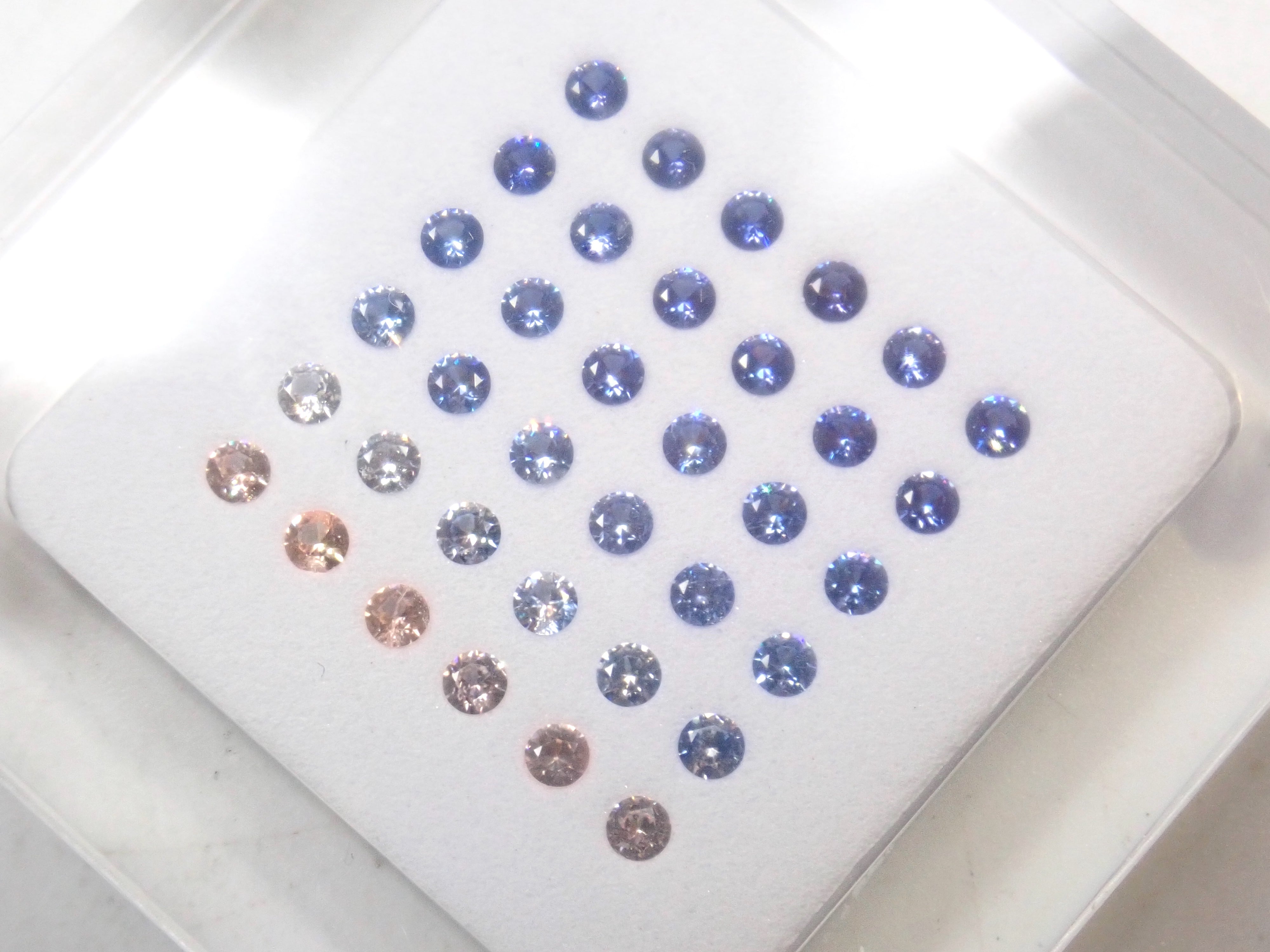 【9/23 22時販売】《限定4セット》ベニトアイトグラデーション6石セット（1.8mm,ラウンドカット,トップクオリティ含む）ルース《複数購入割引有》