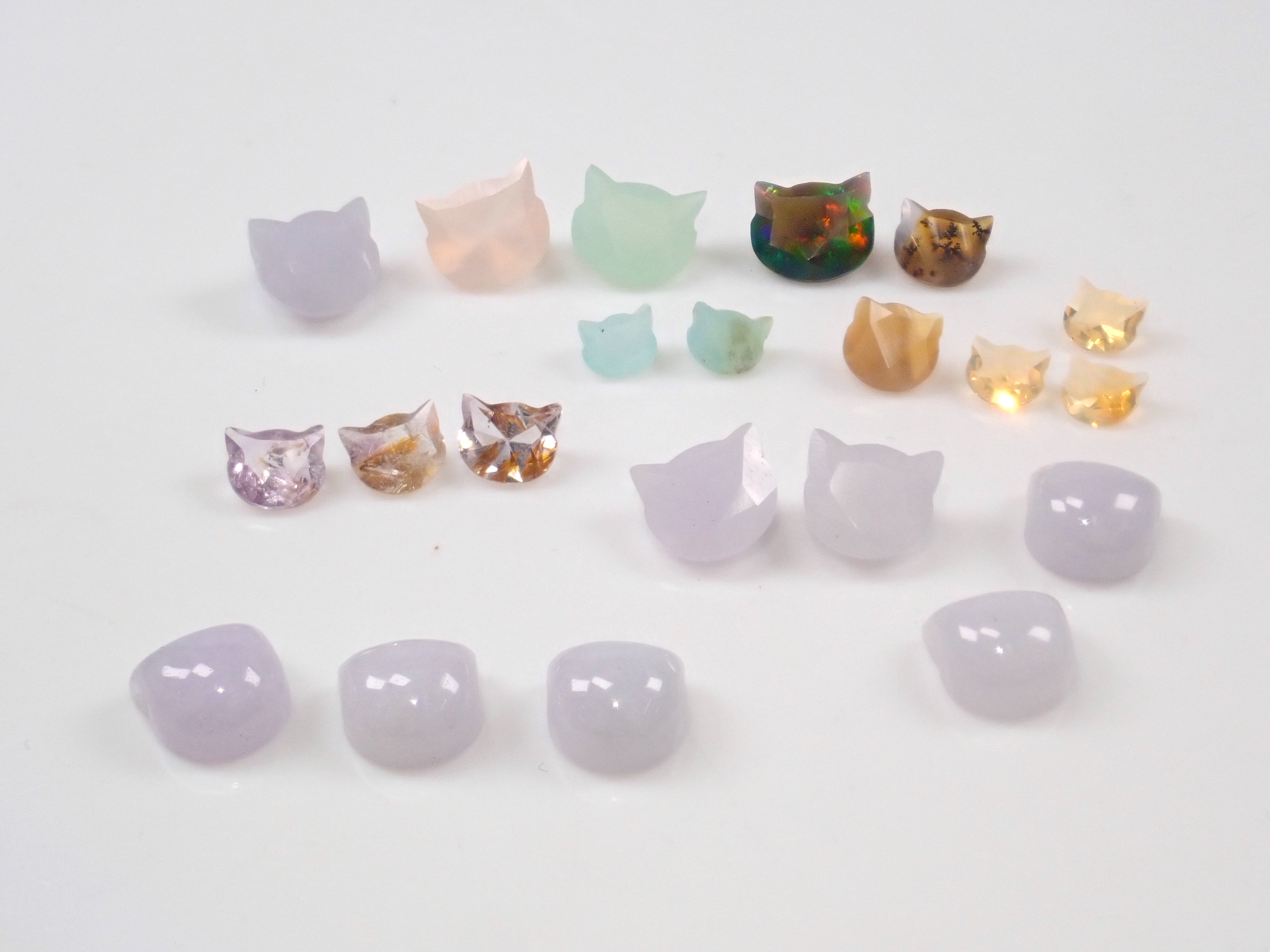 Limited to 21 stones [Kitty Gacha] Cat cut, blue opal, jade, chalcedony, etc. (One in four people will also receive a paw set) [Multiple purchase discounts available]