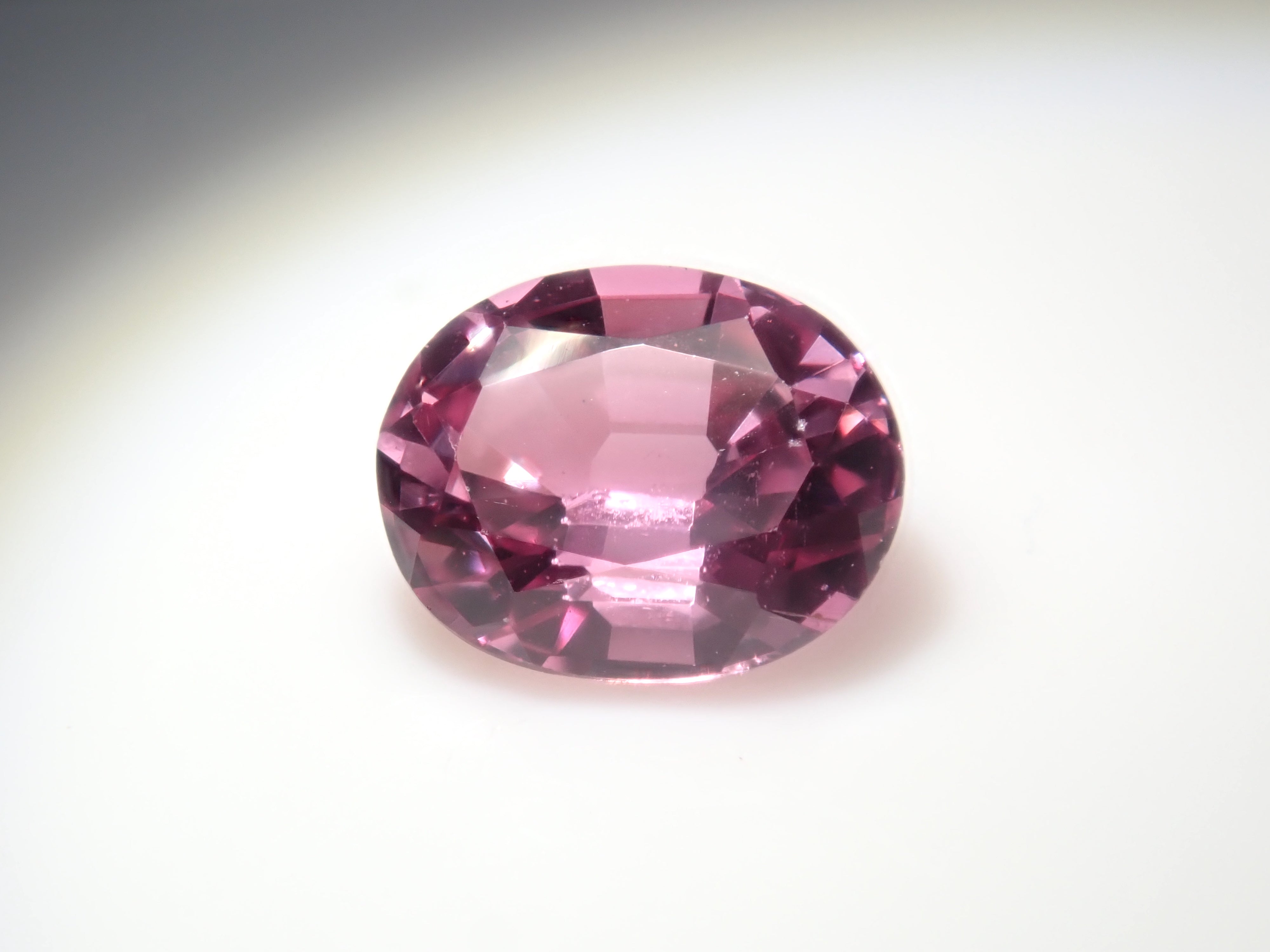 [On sale from 10pm on 8/4] Limited to 7 stones Pink sapphire gacha (Only 1 stone is 0.322ct Padparadscha sapphire with DGL certificate) 1 loose stone [Multiple purchase discounts available]