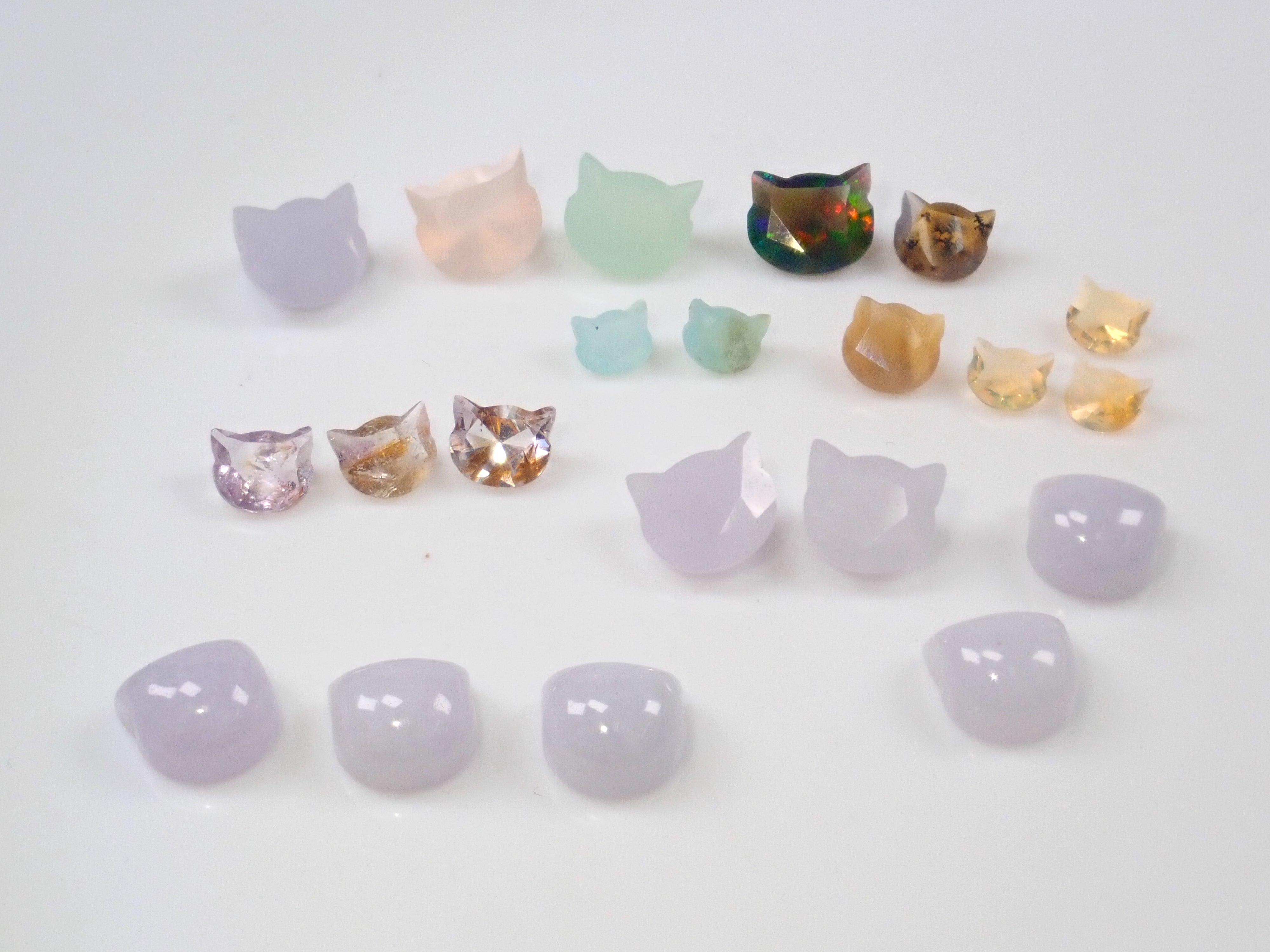 Limited to 21 stones [Kitty Gacha] Cat cut, blue opal, jade, chalcedony, etc. (One in four people will also receive a paw set) [Multiple purchase discounts available]