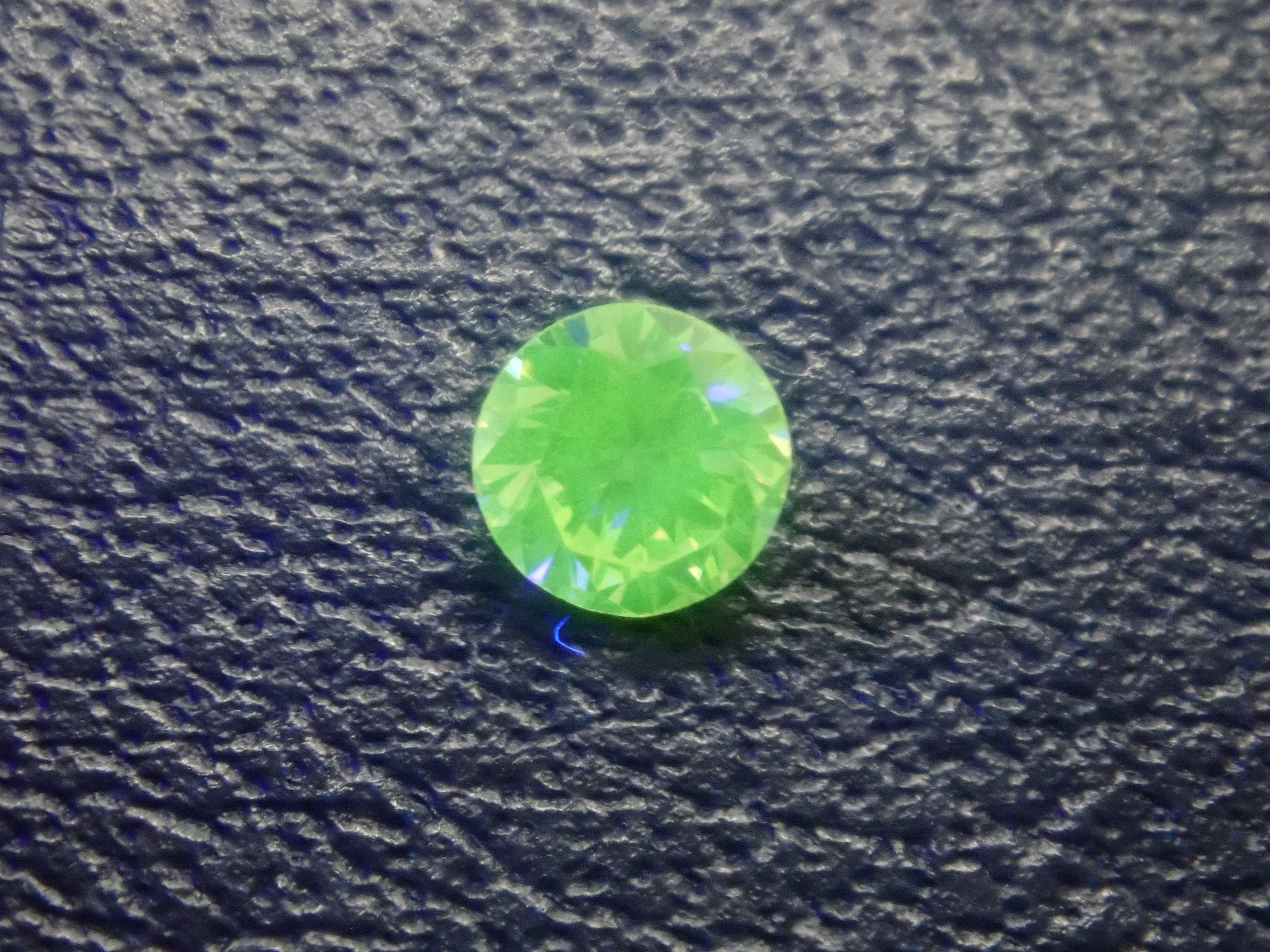 お楽しみジェムガチャ💎通常29,800円のダイヤモンド（D/VS/3EX H&C 中