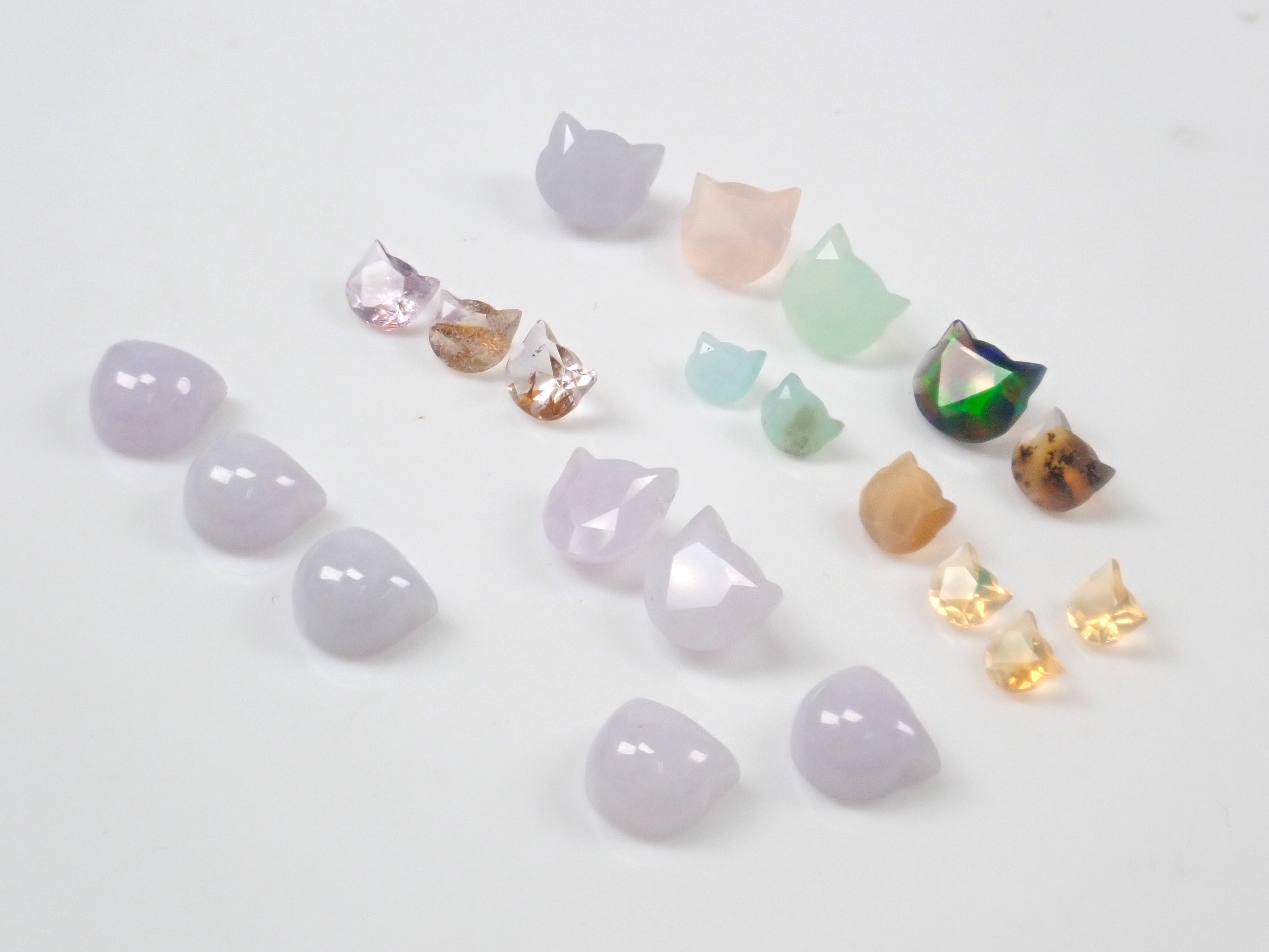 Limited to 21 stones [Kitty Gacha] Cat cut, blue opal, jade, chalcedony, etc. (One in four people will also receive a paw set) [Multiple purchase discounts available]