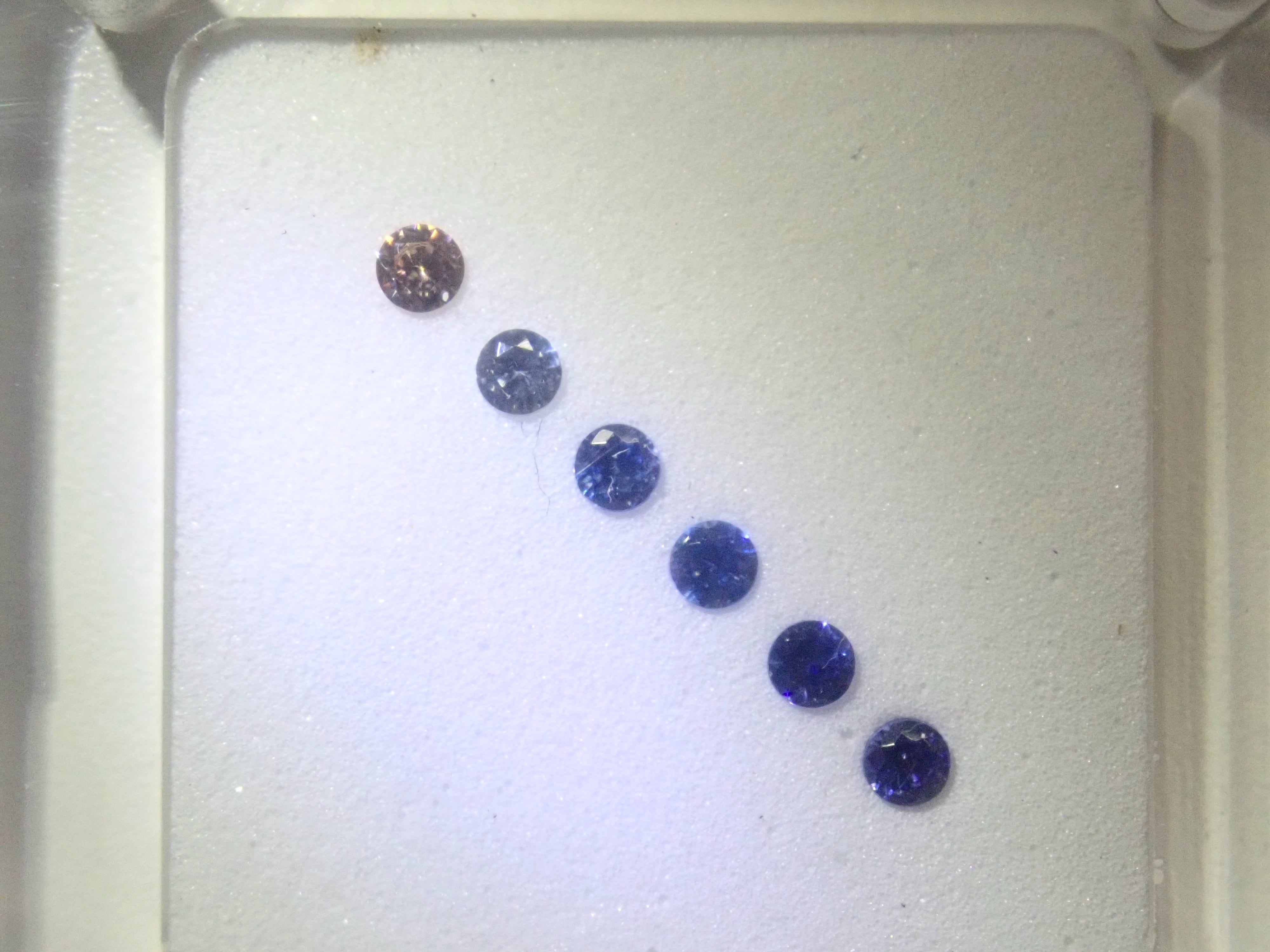 【2/15 22時販売】《限定2セット・ツーソン新着》ベニトアイトグラデーション6石セット（2.25mm,ラウンドカット,トップクオリティ含む）