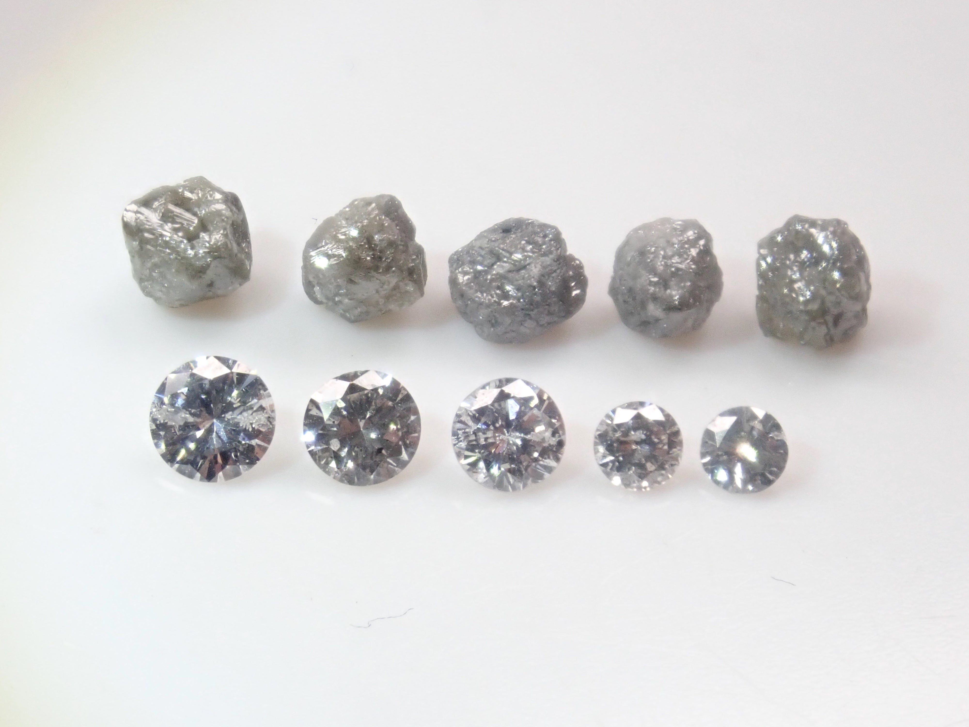 Limited to 5 sets! Fluorescent Diamond Gacha! 💎 Set of 2 loose diamonds (2.4-3.4mm) [Multiple purchase discounts available]