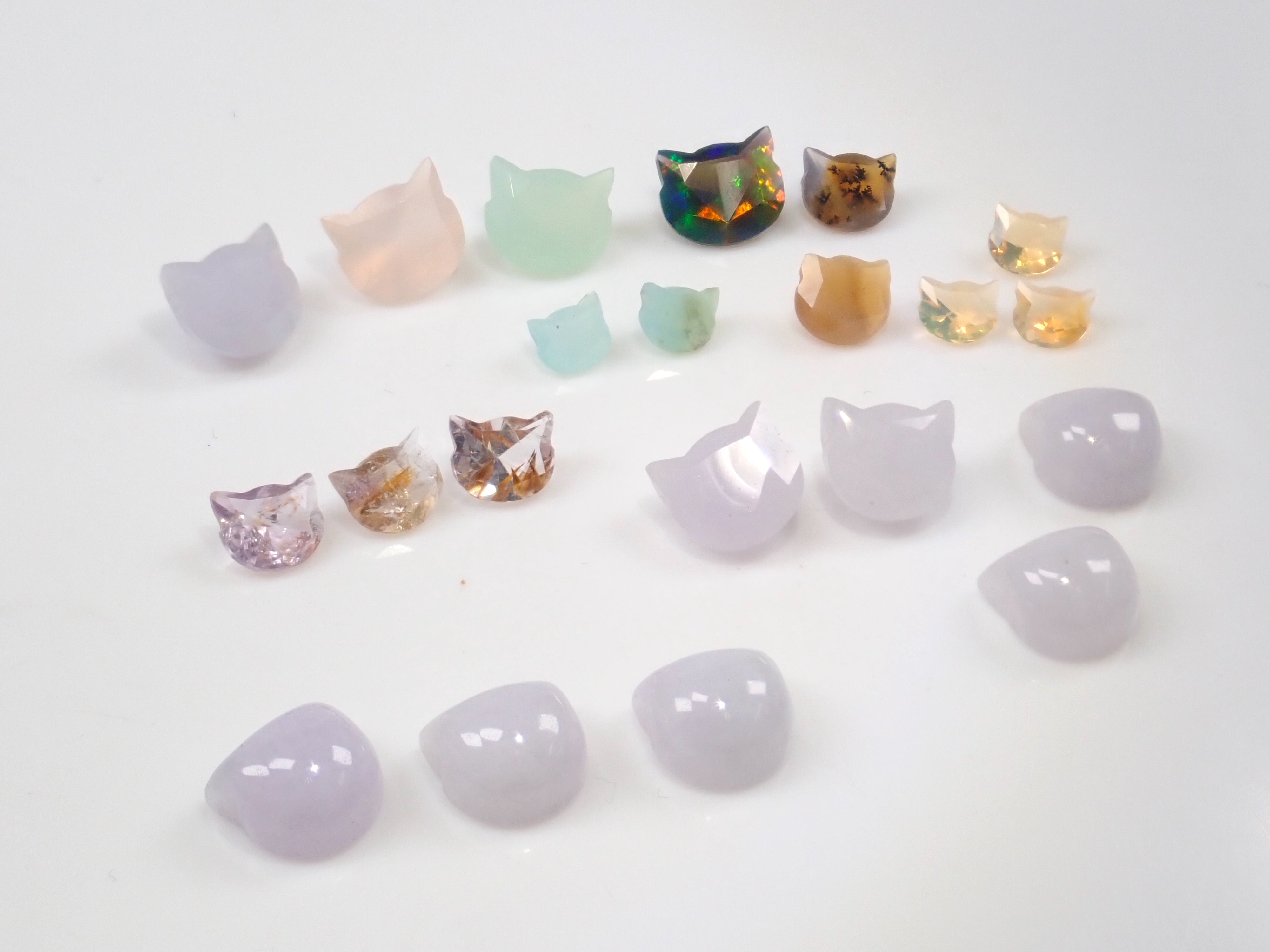 Limited to 21 stones [Kitty Gacha] Cat cut, blue opal, jade, chalcedony, etc. (One in four people will also receive a paw set) [Multiple purchase discounts available]