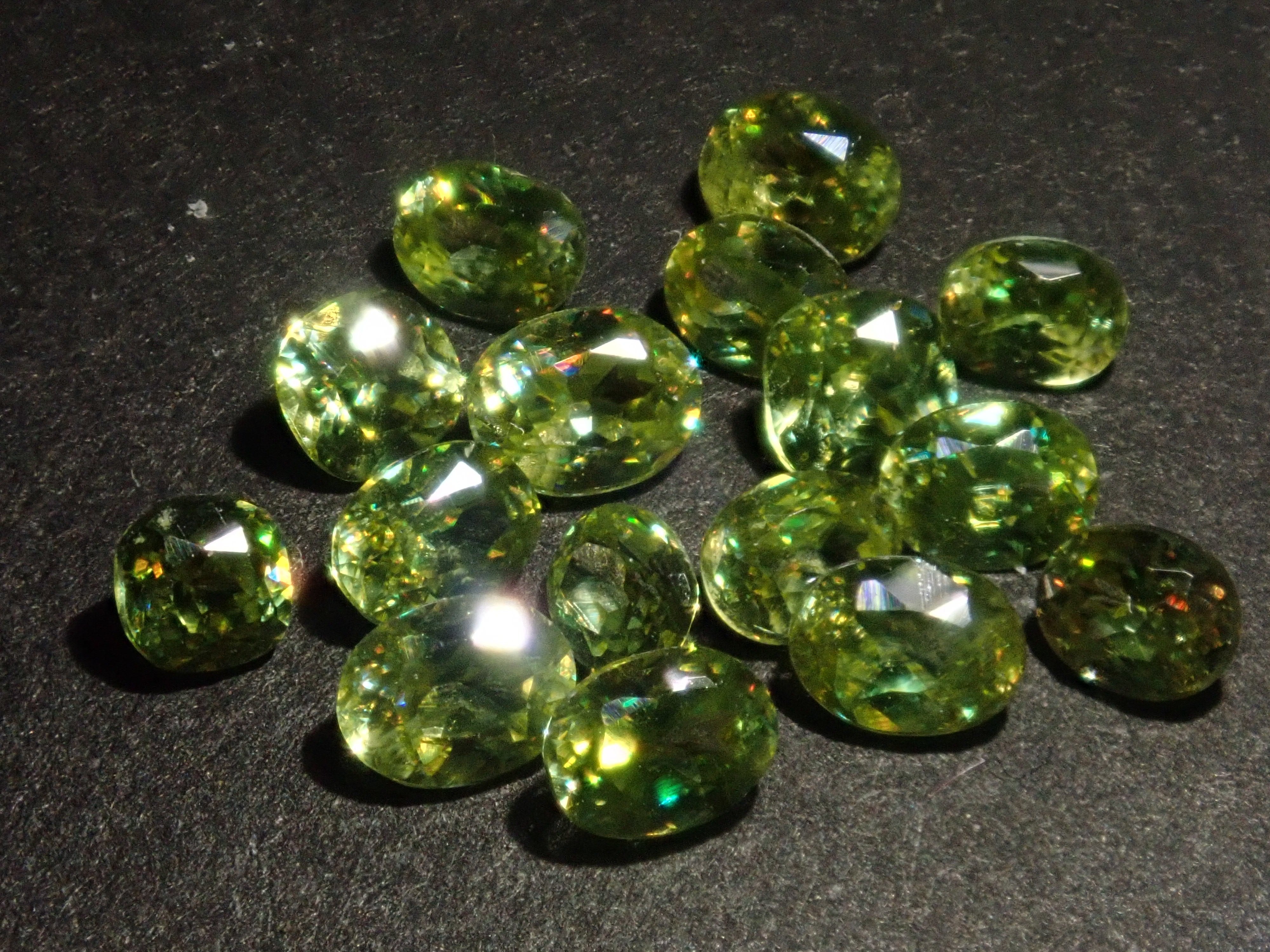 [On sale from 10pm on 2/16] [Limited to 16 stones] 1 loose sphene stone from Zimbabwe [Multiple purchase discounts available]