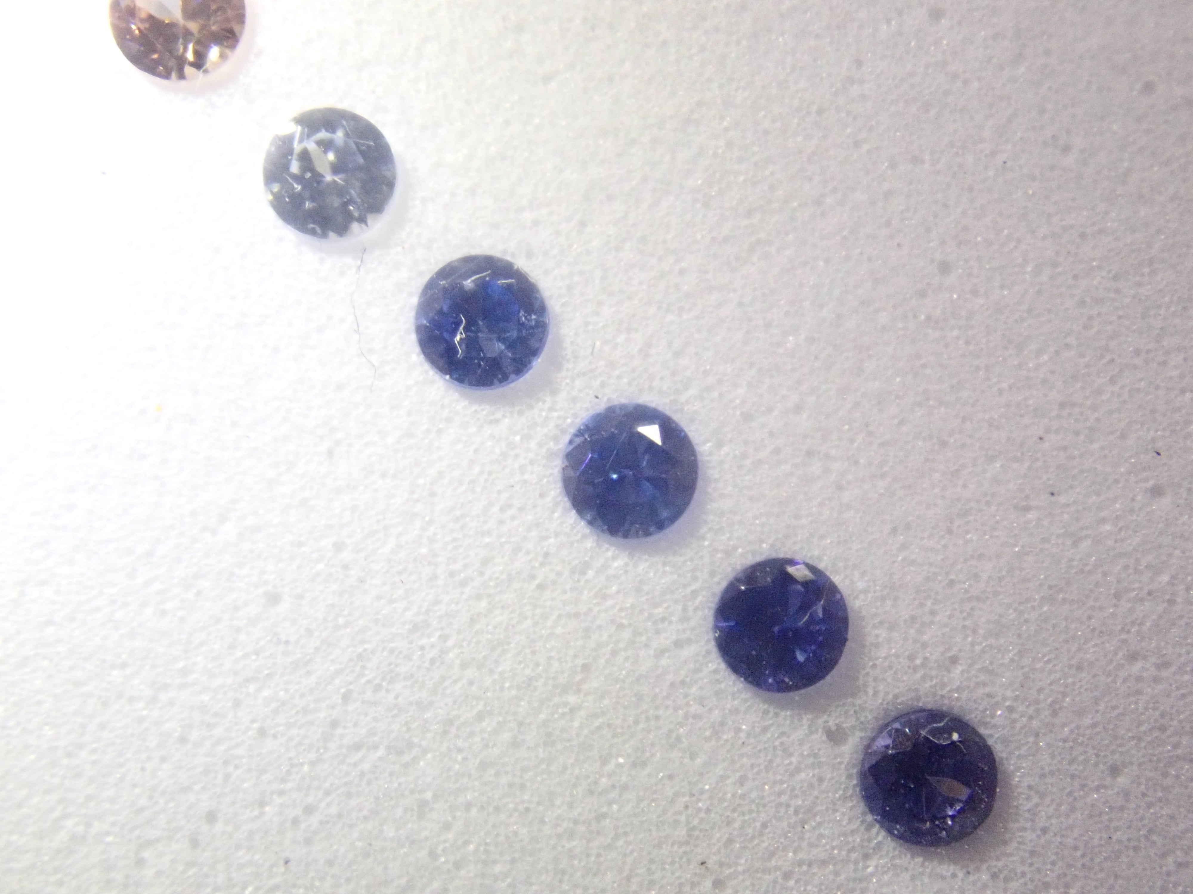 【2/15 22時販売】《限定2セット・ツーソン新着》ベニトアイトグラデーション6石セット（2.25mm,ラウンドカット,トップクオリティ含む）