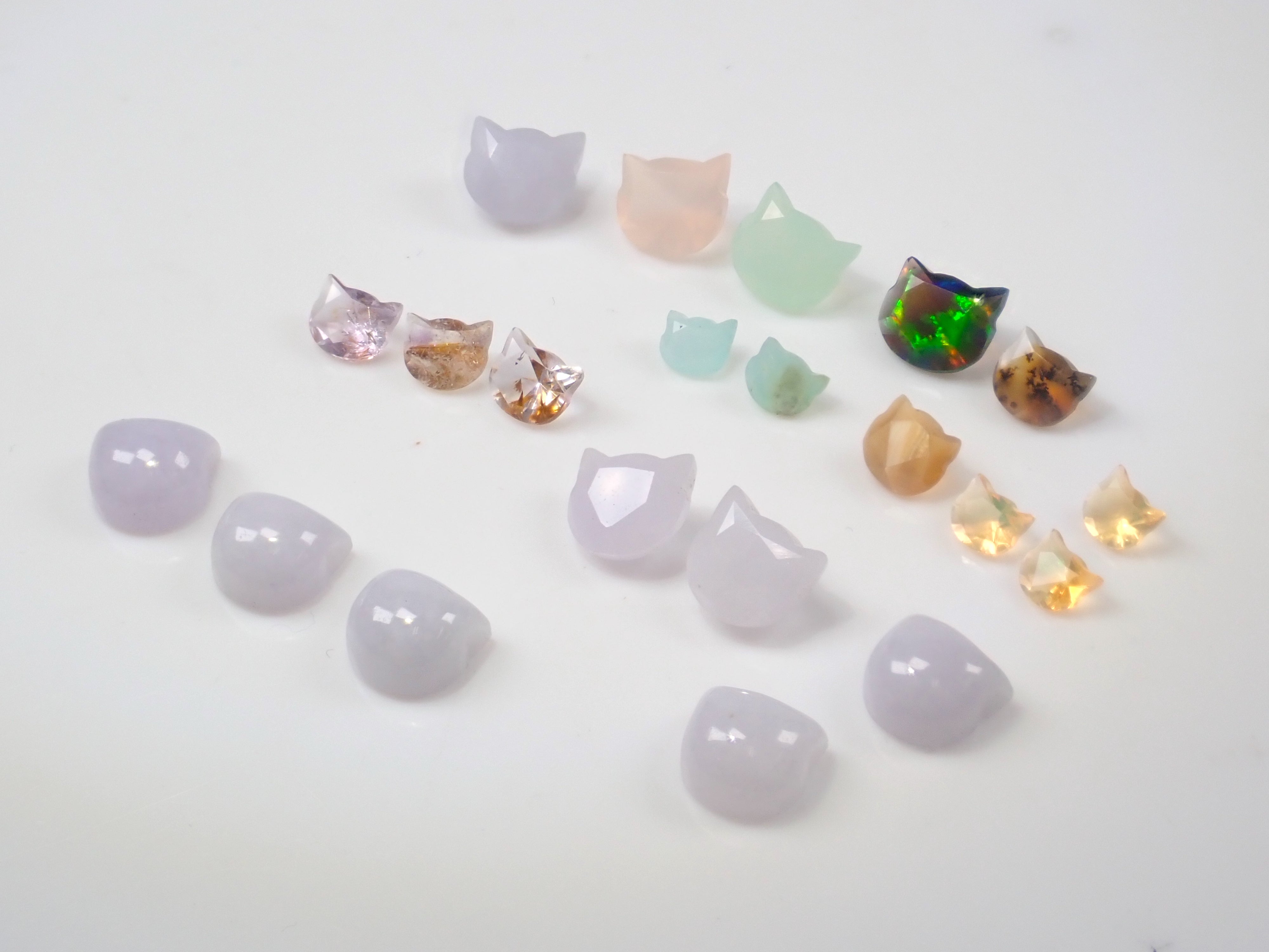 Limited to 21 stones [Kitty Gacha] Cat cut, blue opal, jade, chalcedony, etc. (One in four people will also receive a paw set) [Multiple purchase discounts available]