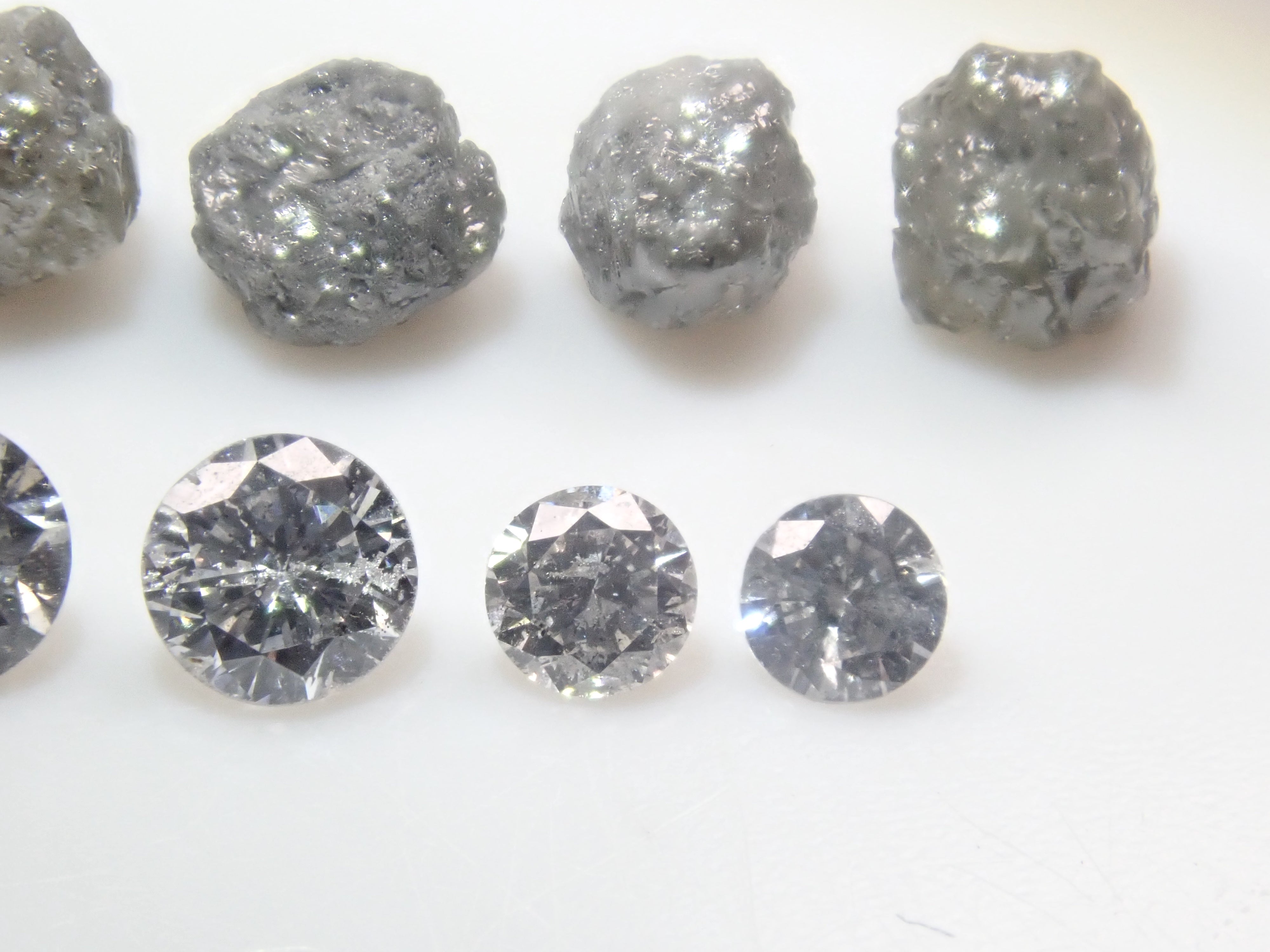 Limited to 5 sets! Fluorescent Diamond Gacha! 💎 Set of 2 loose diamonds (2.4-3.4mm) [Multiple purchase discounts available]