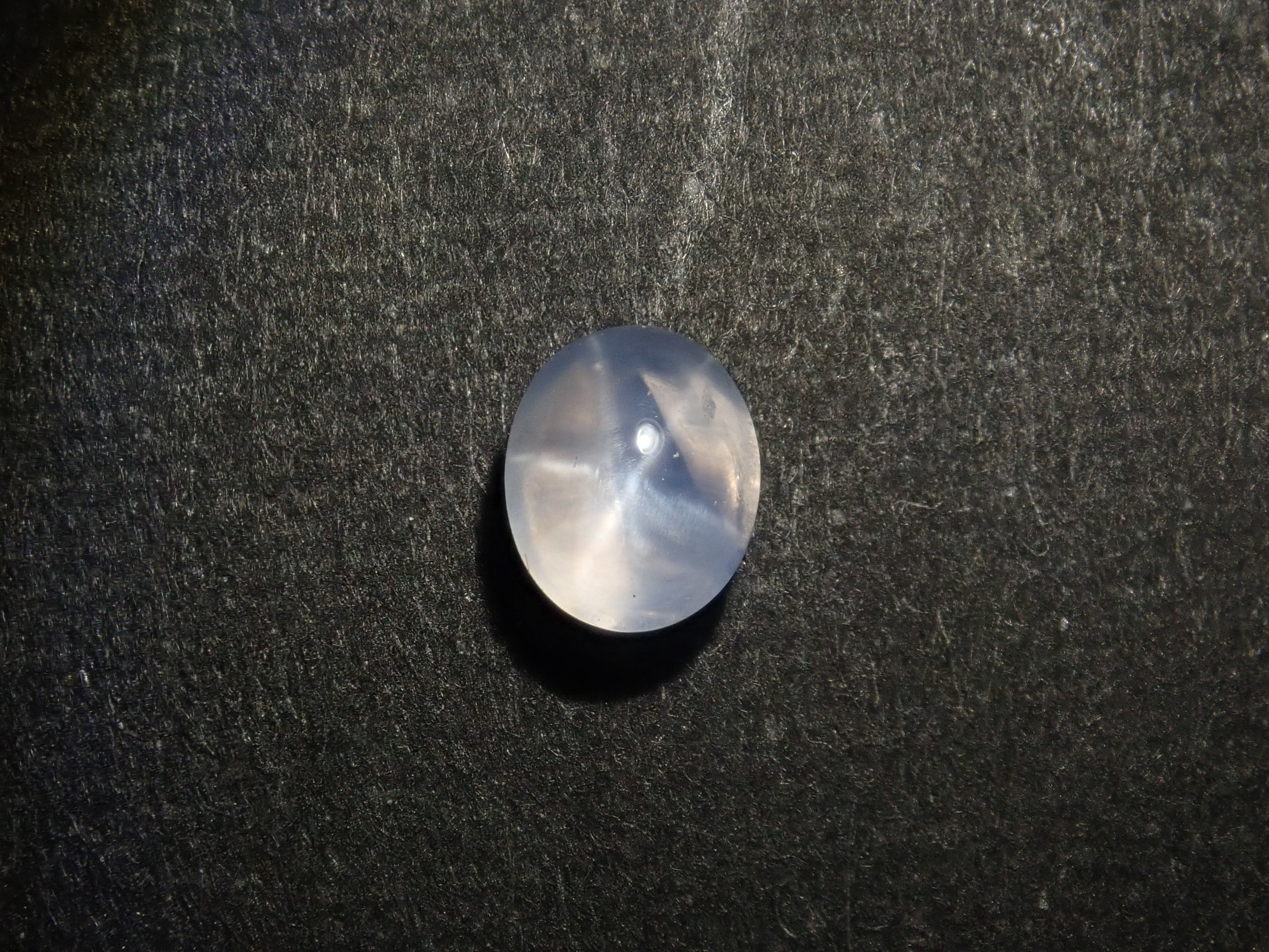 スリランカ産スターサファイア1石ルース（5×4mm）《複数購入割引有》