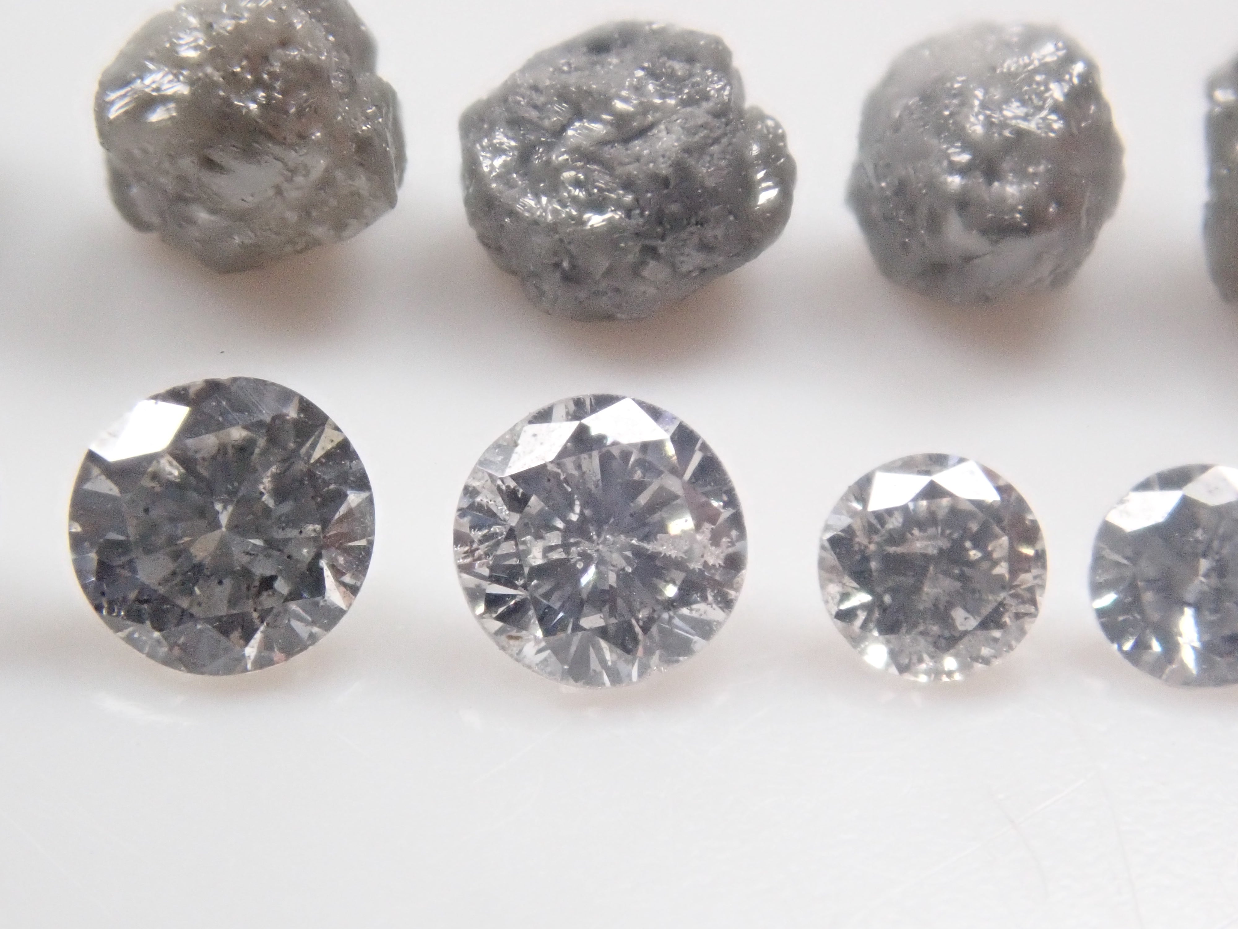 Limited to 5 sets! Fluorescent Diamond Gacha! 💎 Set of 2 loose diamonds (2.4-3.4mm) [Multiple purchase discounts available]