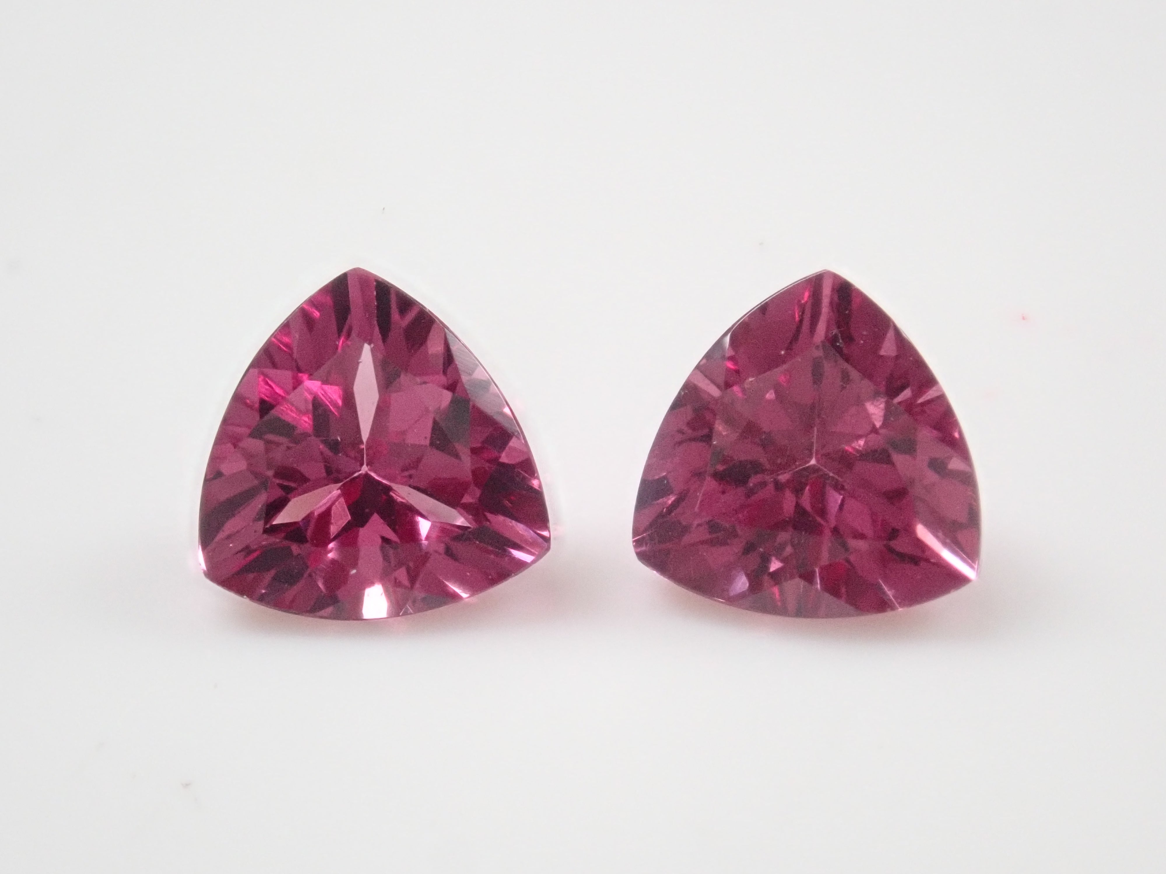 [Limited to 2 stones] 1 Brazilian rhodolite garnet loose stone (trillion cut, 6mm) [Multiple purchase discount available]