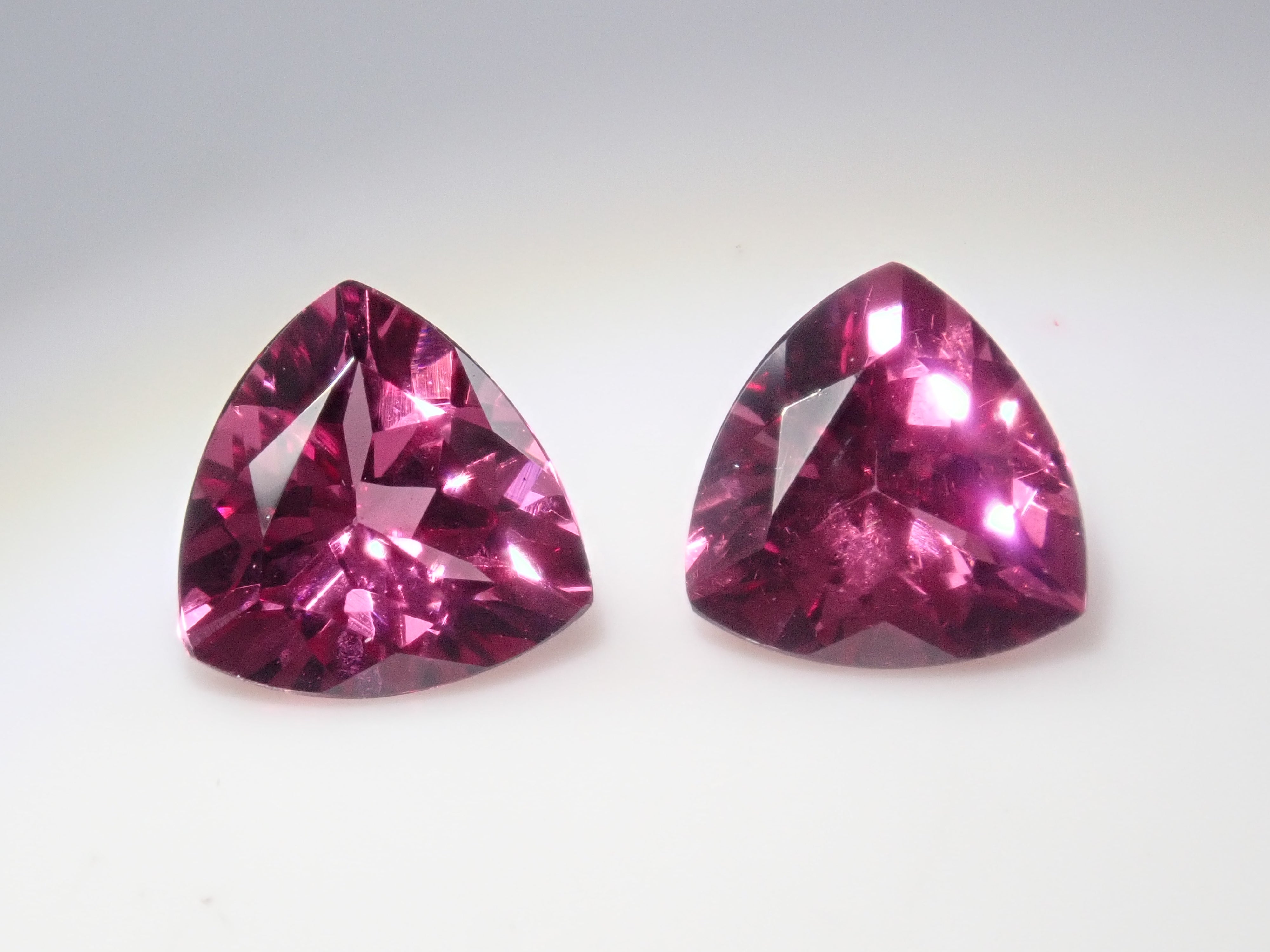 [Limited to 2 stones] 1 Brazilian rhodolite garnet loose stone (trillion cut, 6mm) [Multiple purchase discount available]