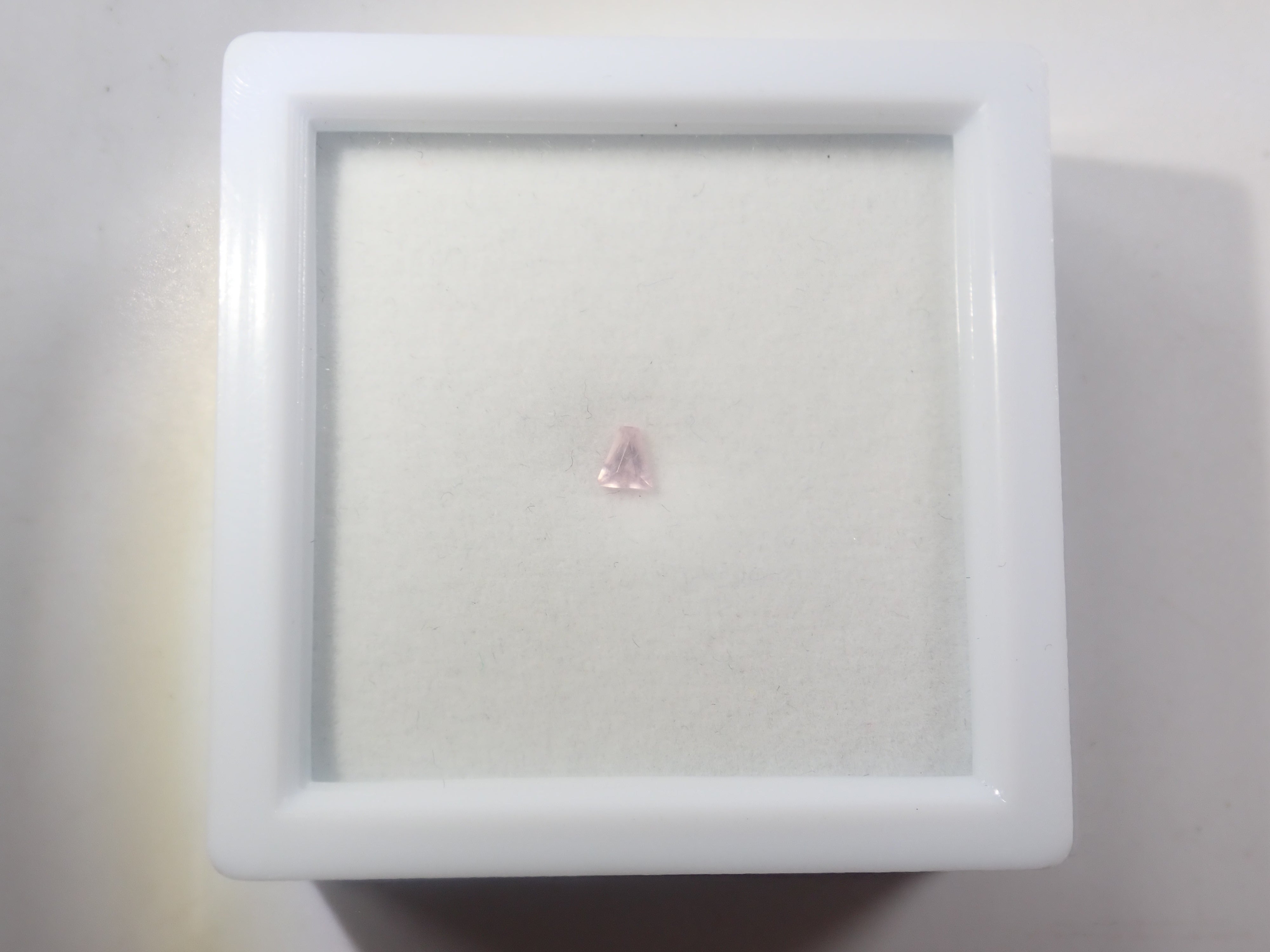 {六月活動限量版} 稀有寶石 Gacha💎 帕帕拉恰藍寶石 0.3ct+ 附證書、藍錐礦、紅色綠柱石等散石，每顆寶石售價 1 顆 {可享多顆購買折扣}